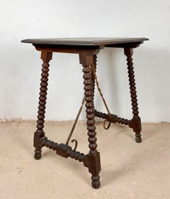 Mesita auxiliar española de estilo «Barley Twist» con travesaños de hierro forjado, década de 1930