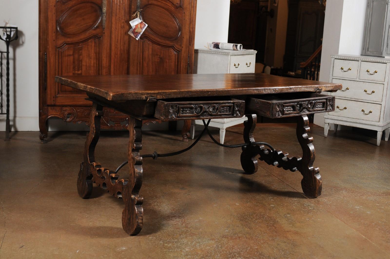 Spanish Baroque 1750s Walnut Fratino Table with Drawers and Iron Stretchers 3