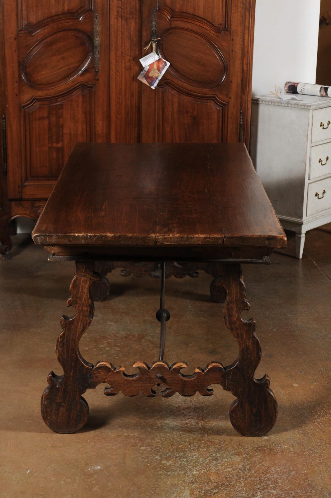 Spanish Baroque 1750s Walnut Fratino Table with Drawers and Iron Stretchers 5