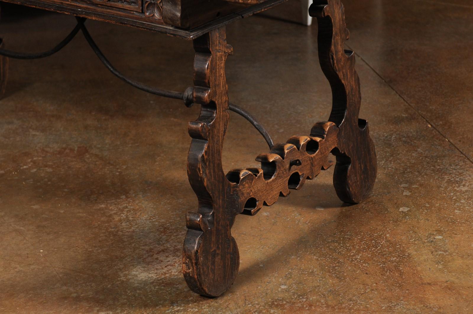 Spanish Baroque 1750s Walnut Fratino Table with Drawers and Iron Stretchers 8