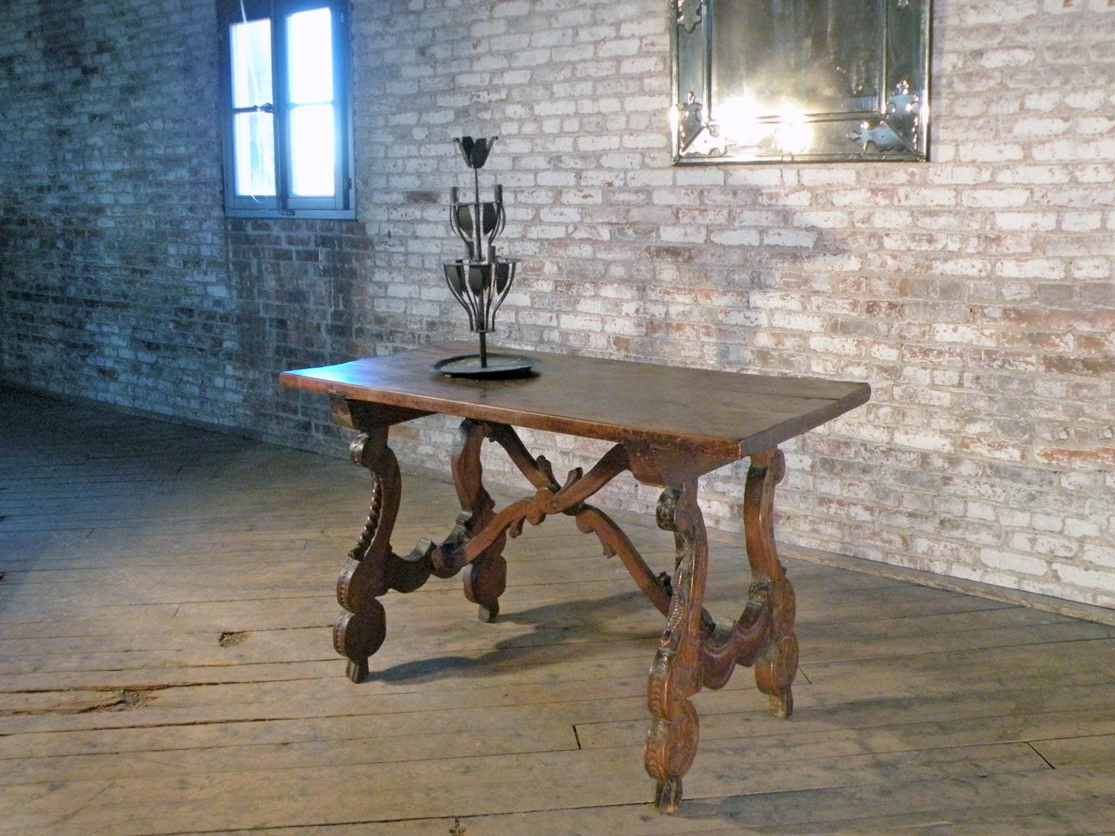 Spanish baroque 17th Century carved Walnut trestle table For Sale 1