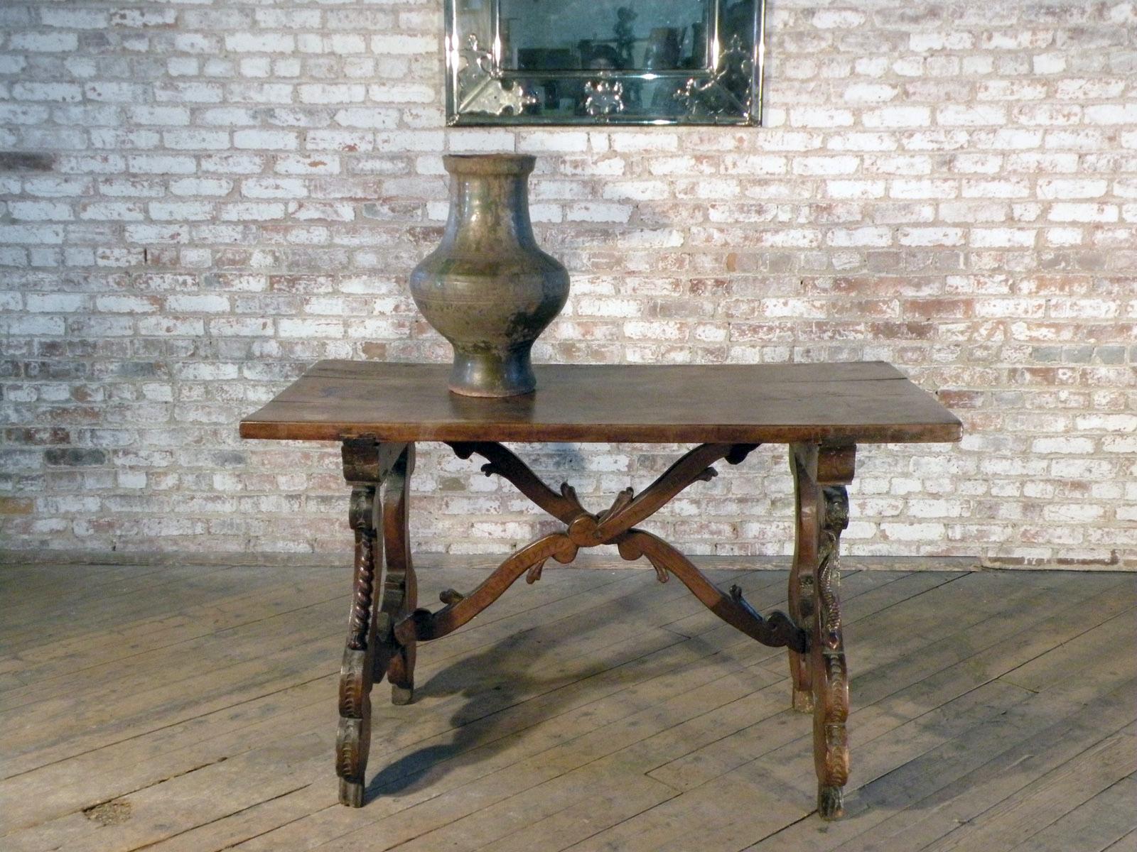 Spanish baroque 17th Century carved Walnut trestle table For Sale 2