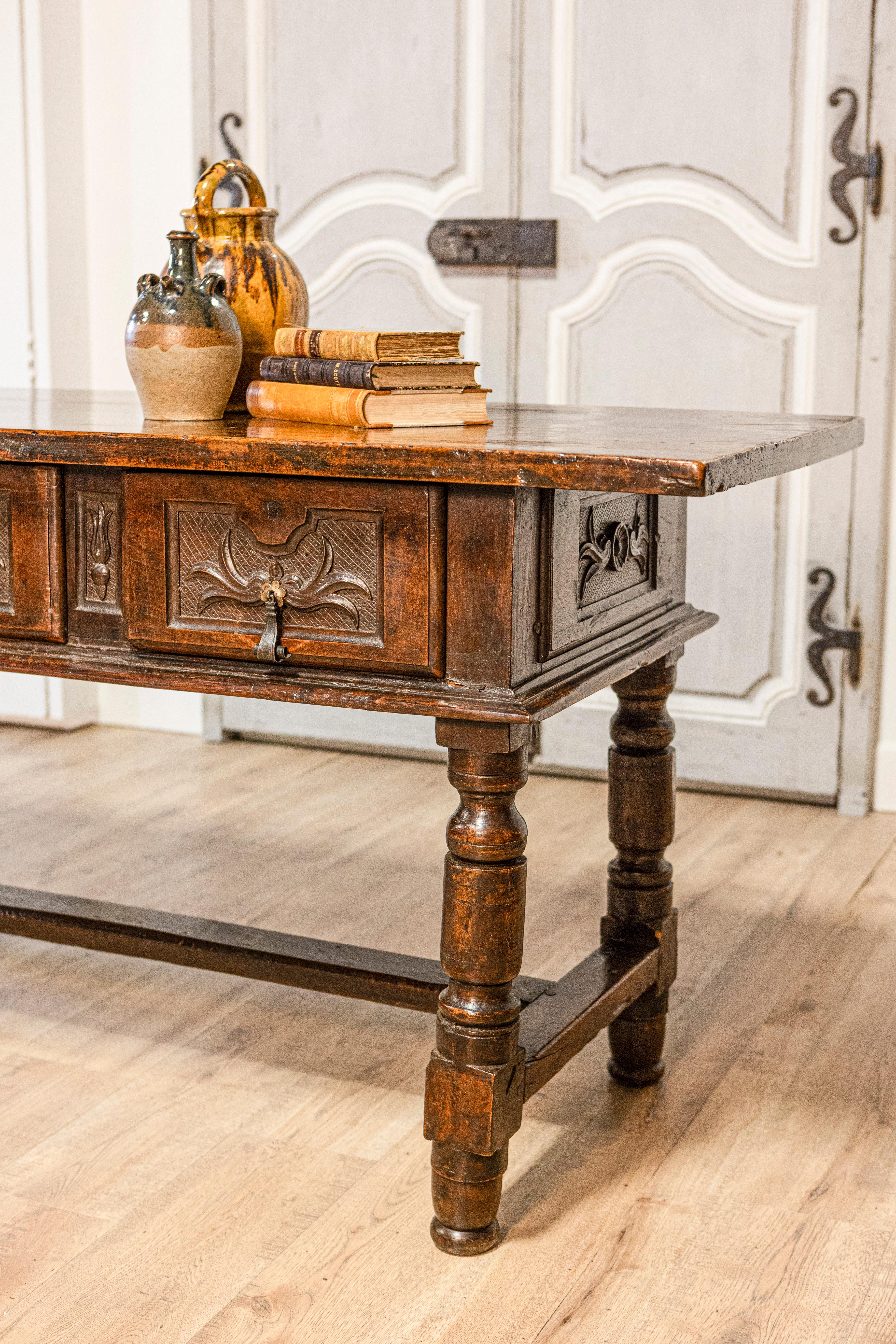 Spanish Baroque 17th Century Walnut Table with Carved Drawers and Turned Legs For Sale 8