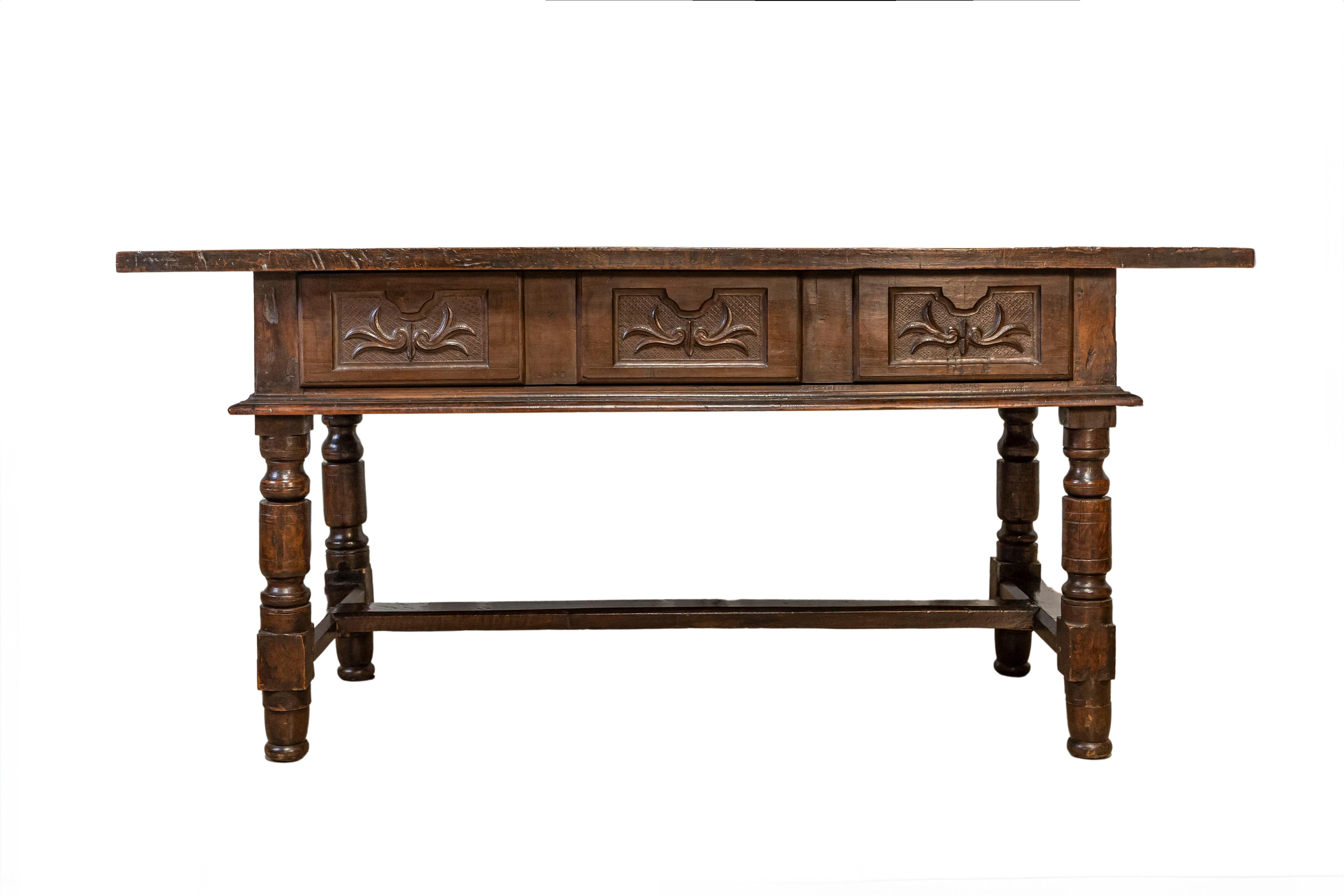 Spanish Baroque 17th Century Walnut Table with Carved Drawers and Turned Legs For Sale 3