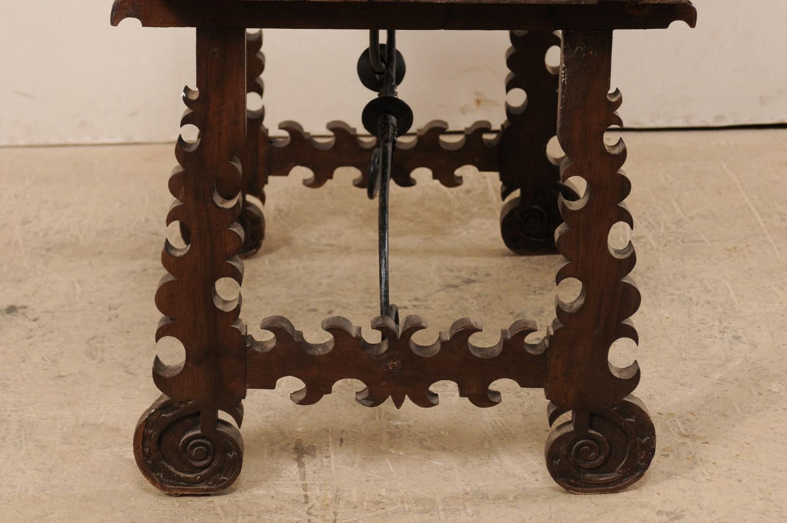 Fer Table à tréteaux baroque espagnole du 18ème siècle en bois à pieds en forme de lyre avec traverse en fer en vente