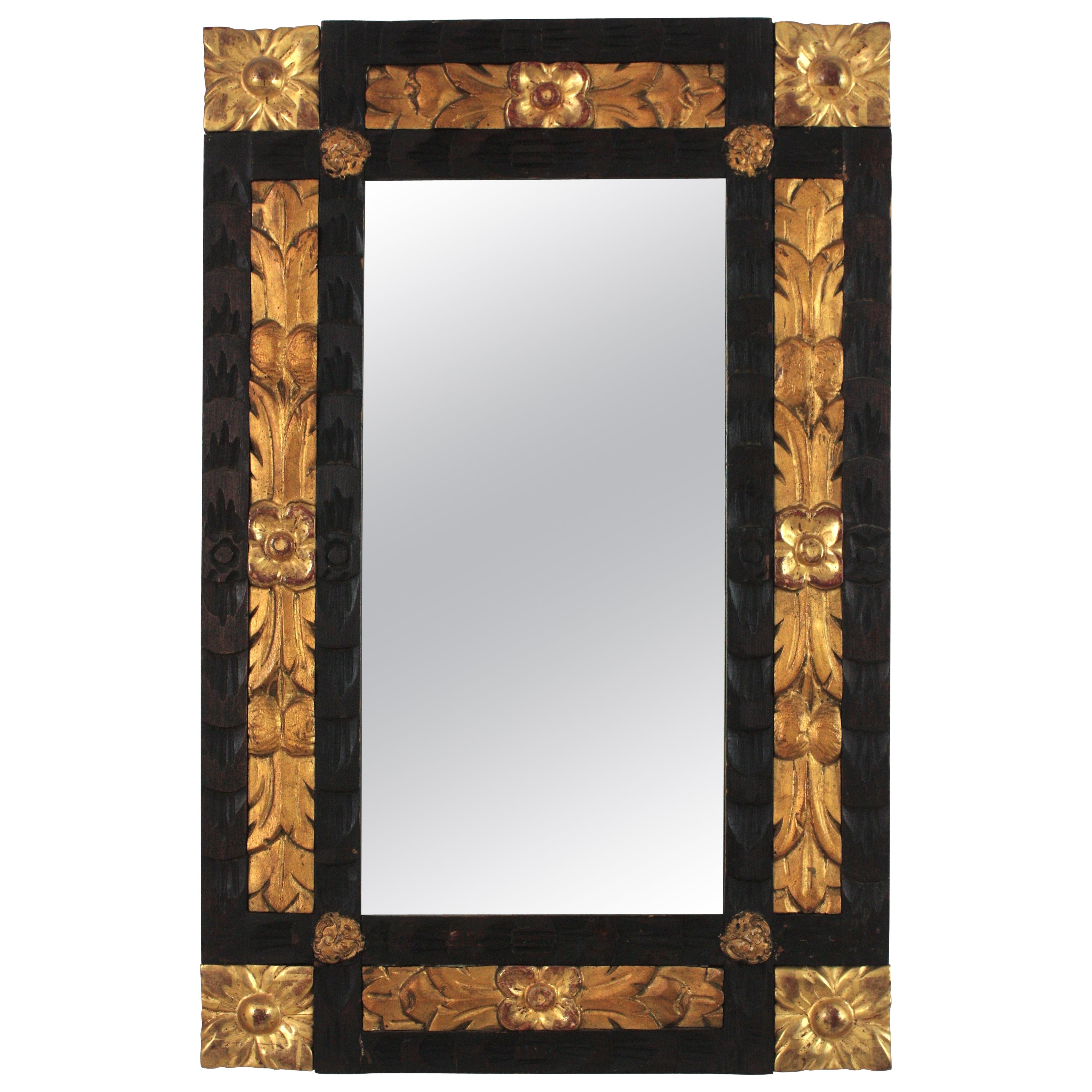 Miroir rectangulaire baroque espagnol sculpté en bois doré et noir, années 1940