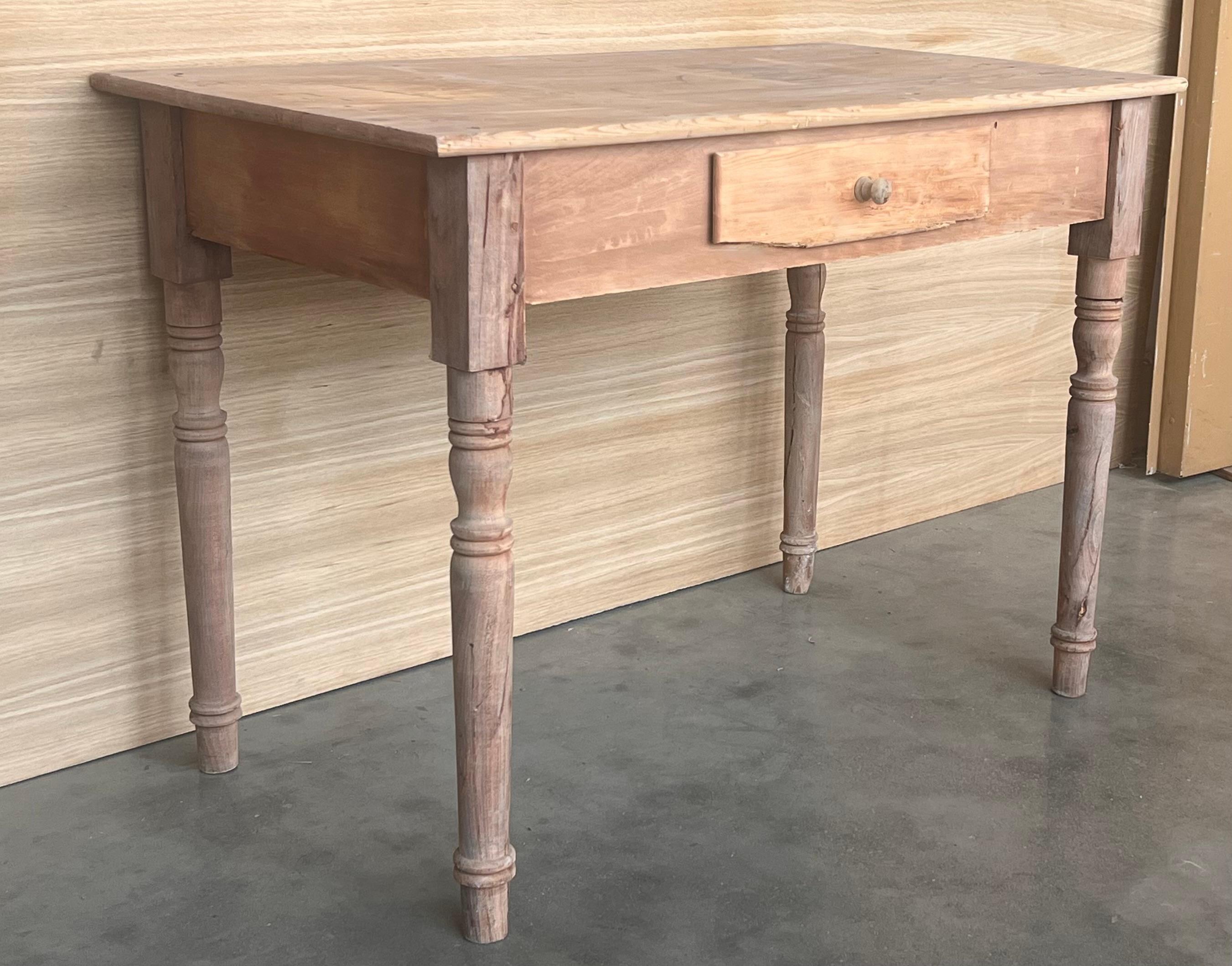 Spanish Baroque Bleached Side Table with Drawer In Good Condition For Sale In Miami, FL