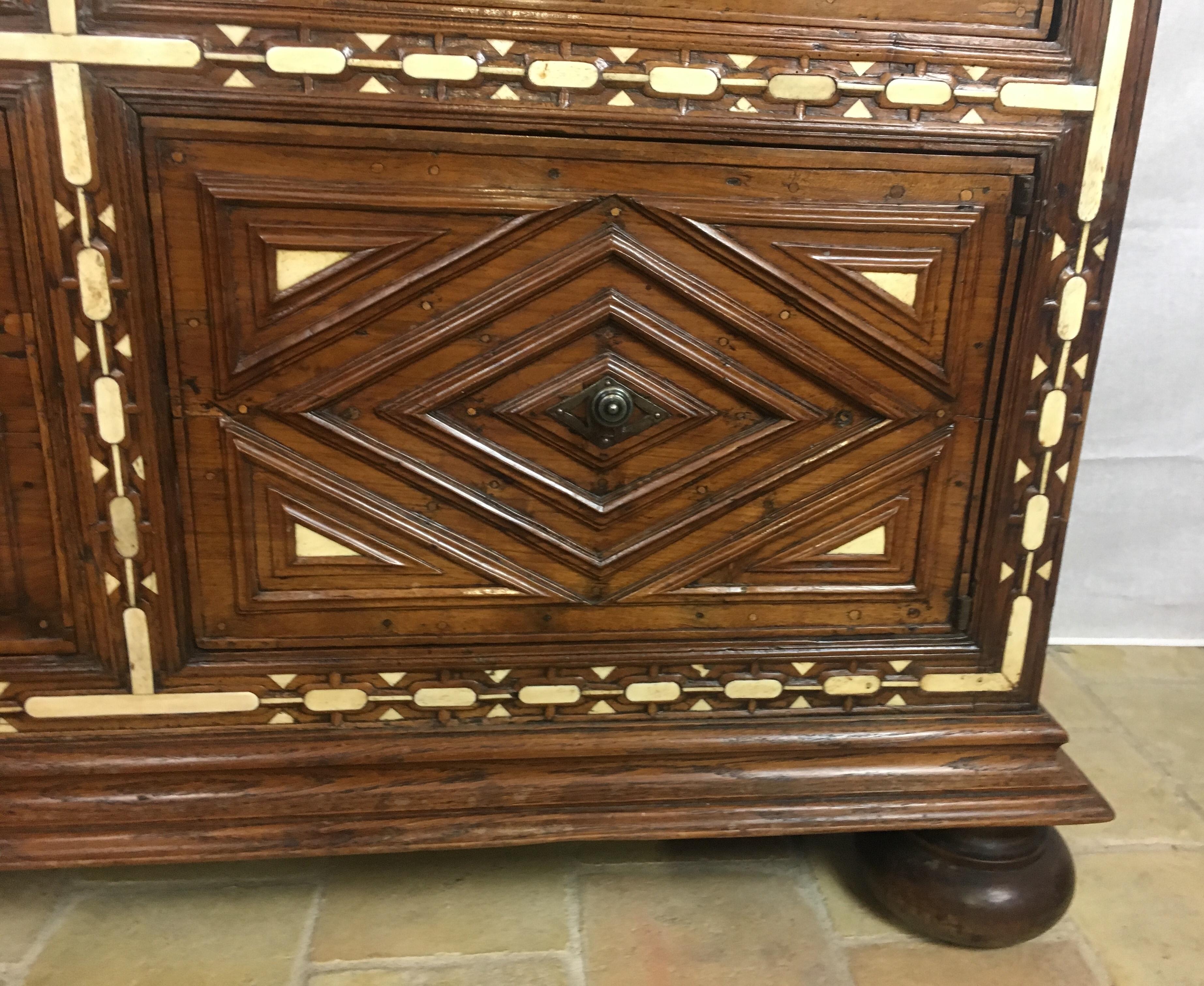 Spanish Baroque Walnut Chest Late 17th-Early 18th Century (Barock)