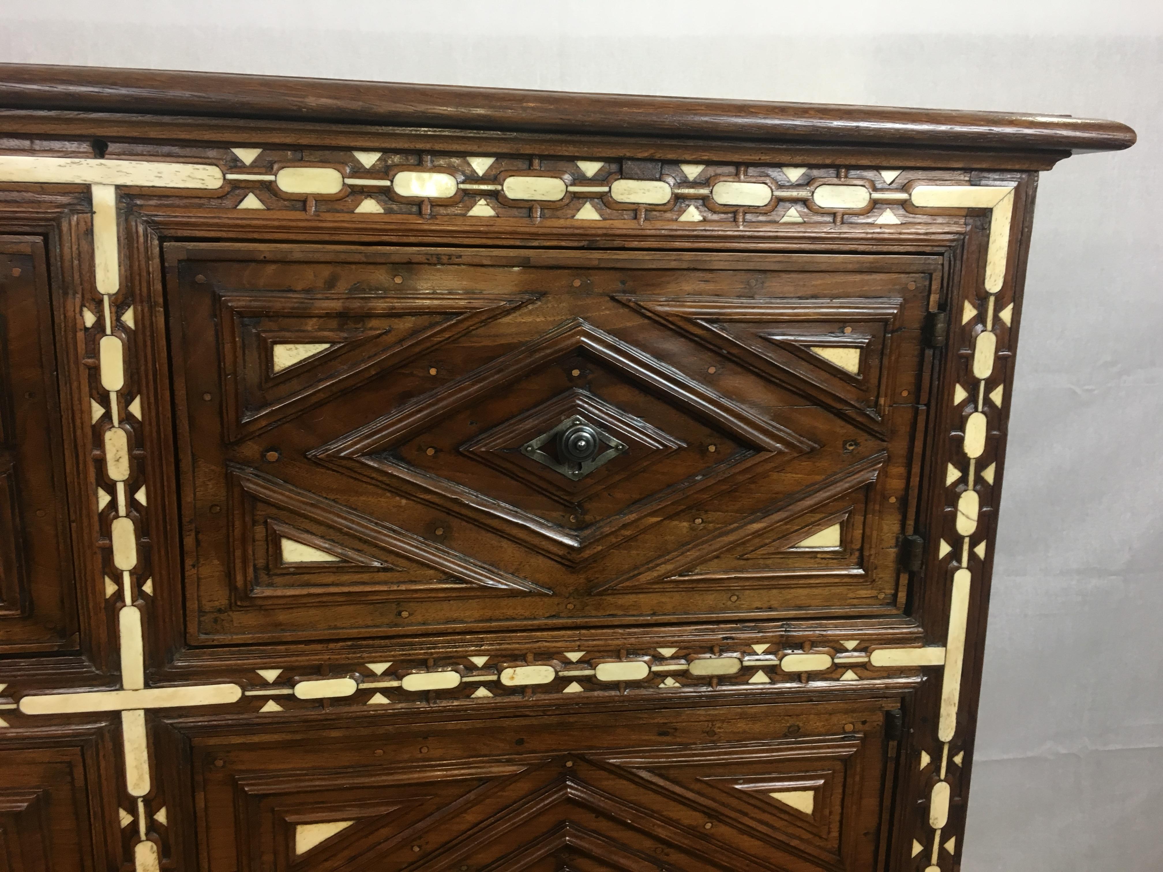 Spanish Baroque Walnut Chest Late 17th-Early 18th Century In Good Condition In Miami, FL