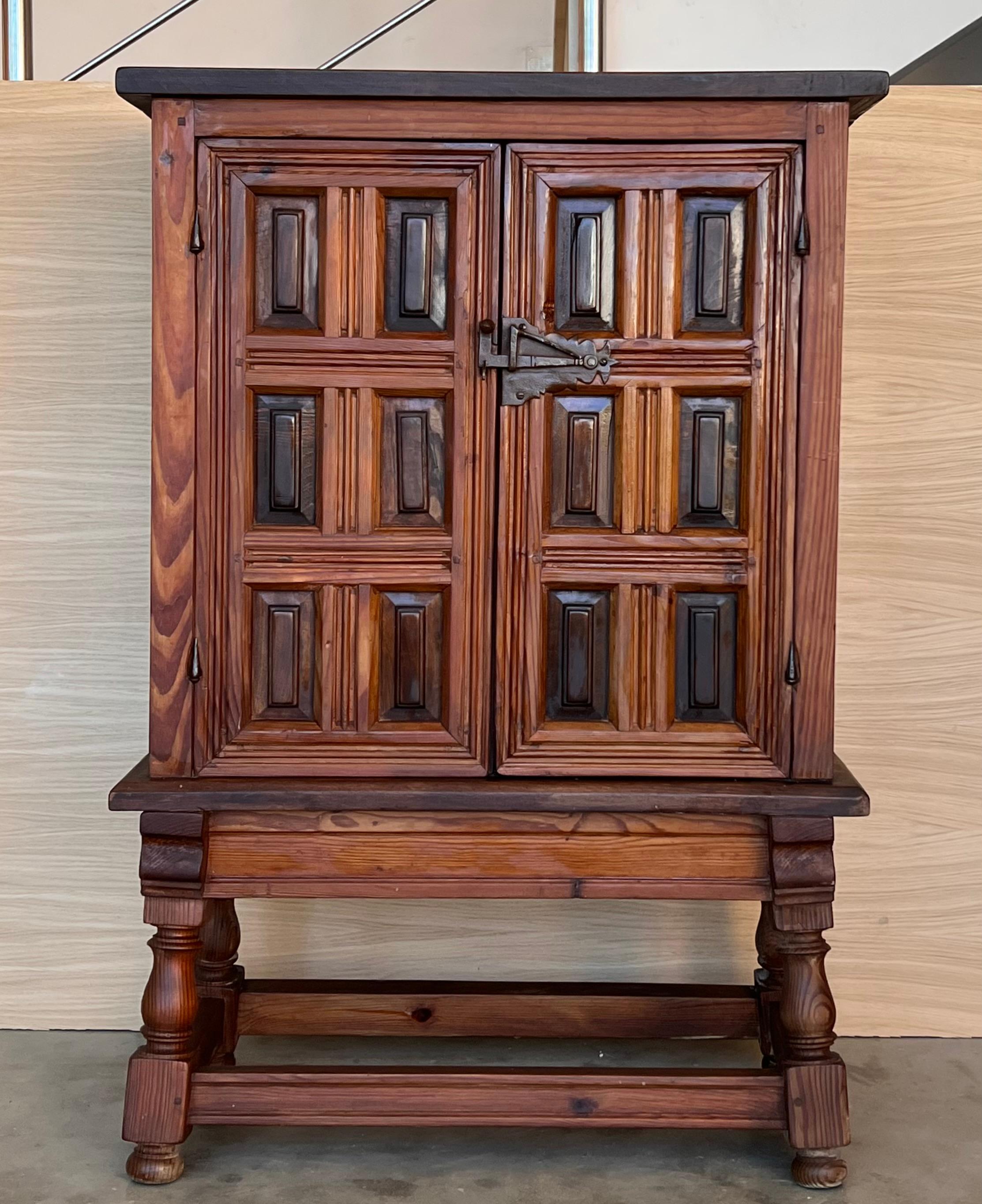 20th Century Spanish Baroque Cabinet Bar in Carved Walnut, 1940s For Sale