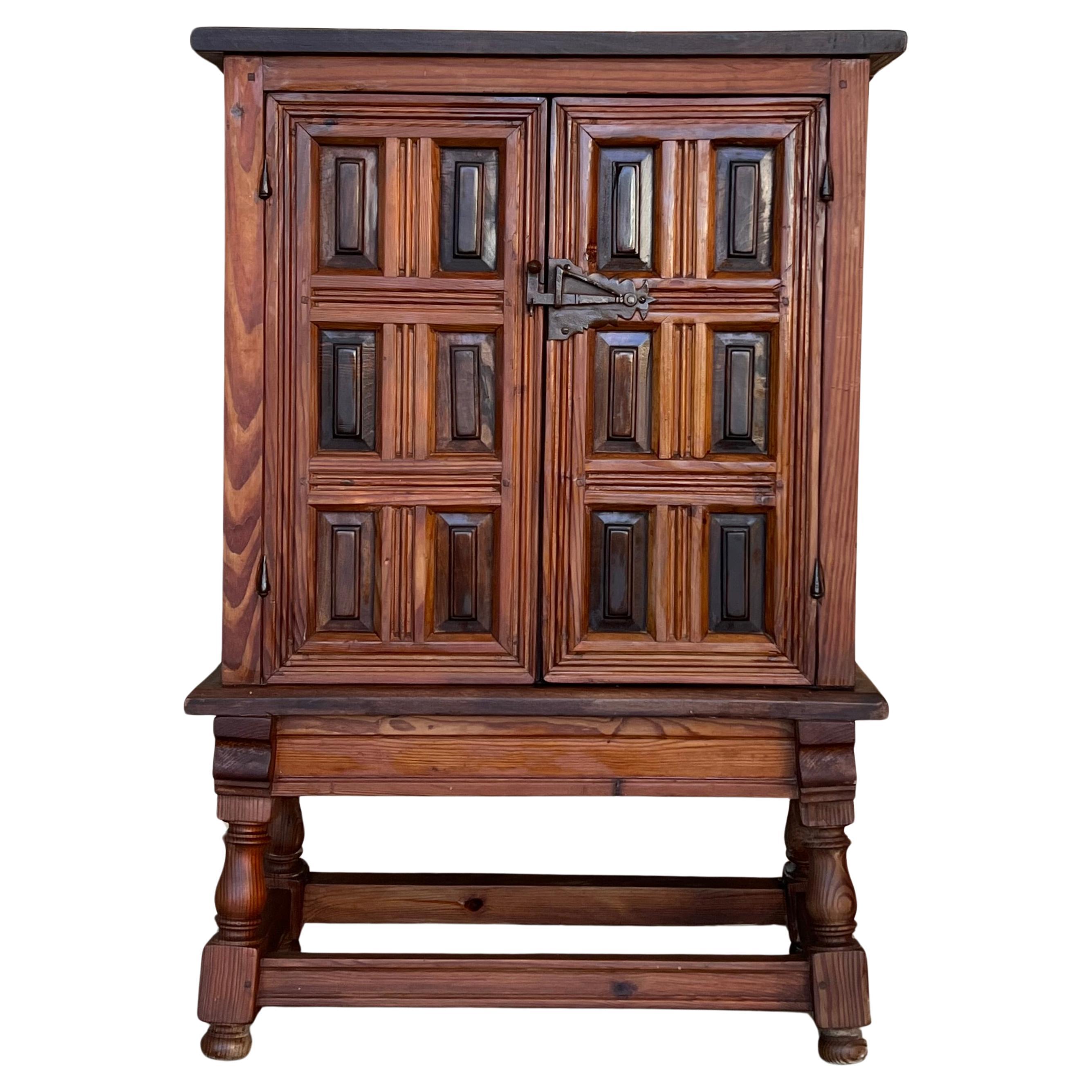 Spanish Baroque Cabinet Bar in Carved Walnut, 1940s