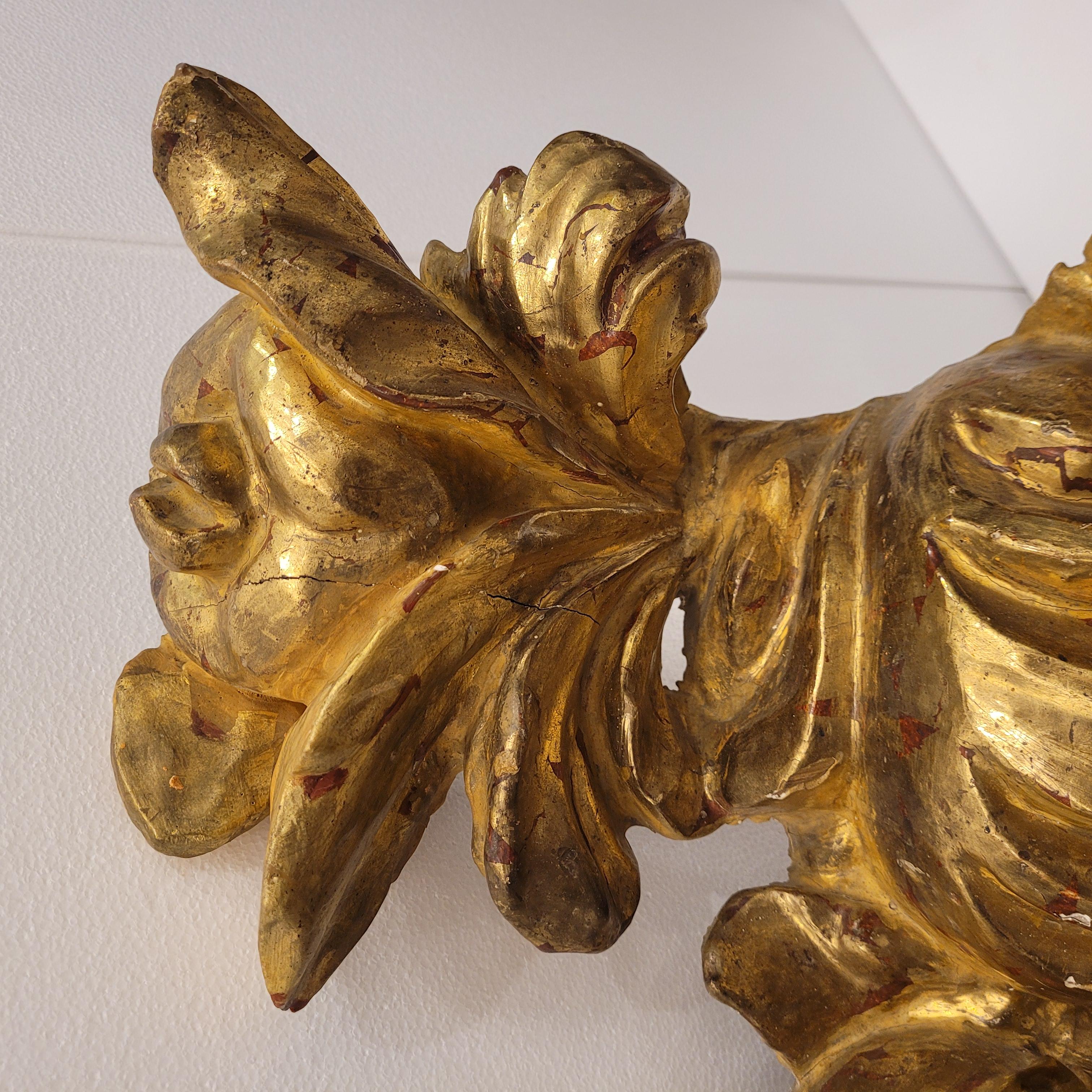 Spanischer Barock Geschnitztes vergoldetes Holz Fragment eines Altaraufsatzes im Zustand „Gut“ im Angebot in Valladolid, ES