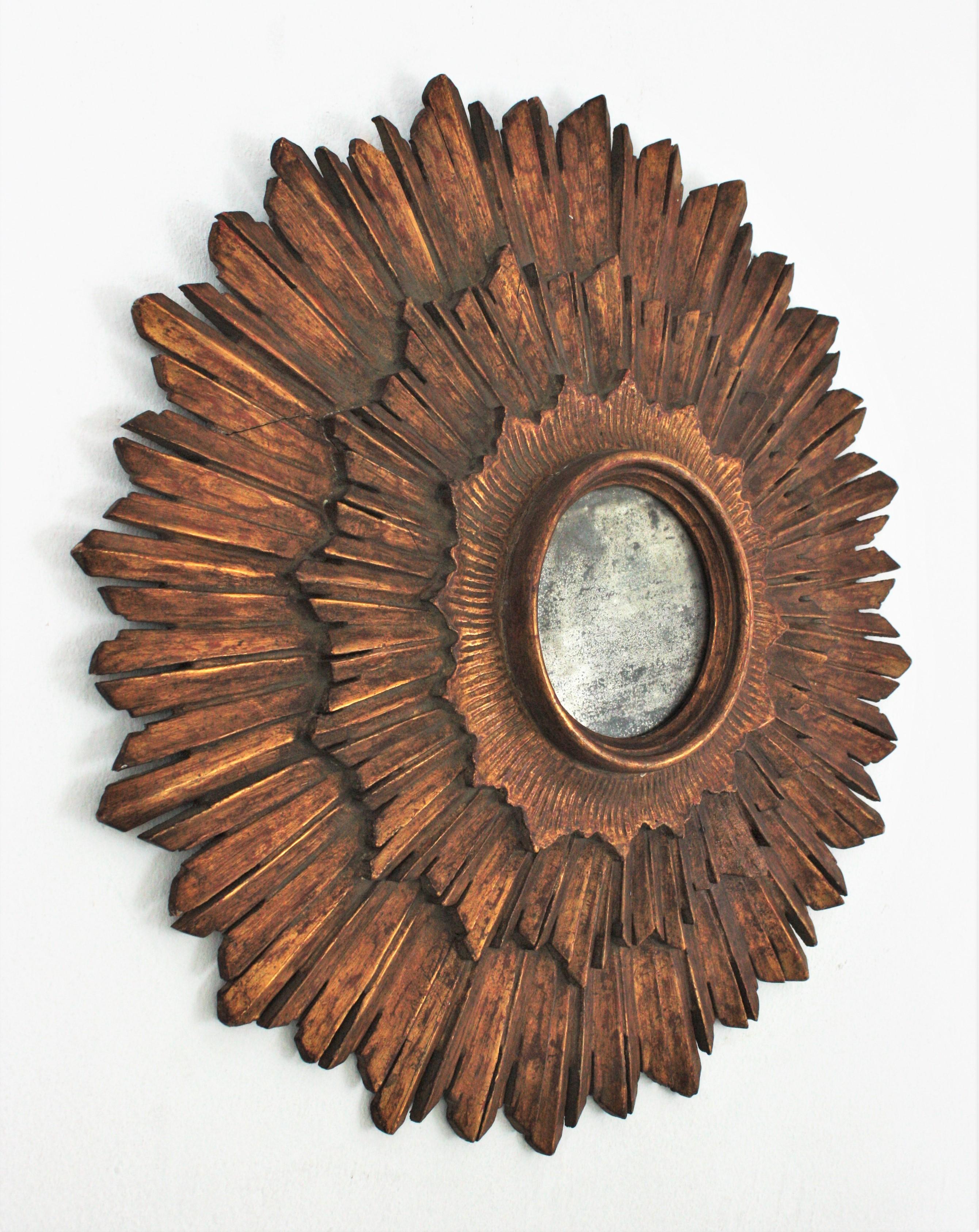 Spanish Sunburst Giltwood Mirror, Baroque Style In Good Condition For Sale In Barcelona, ES