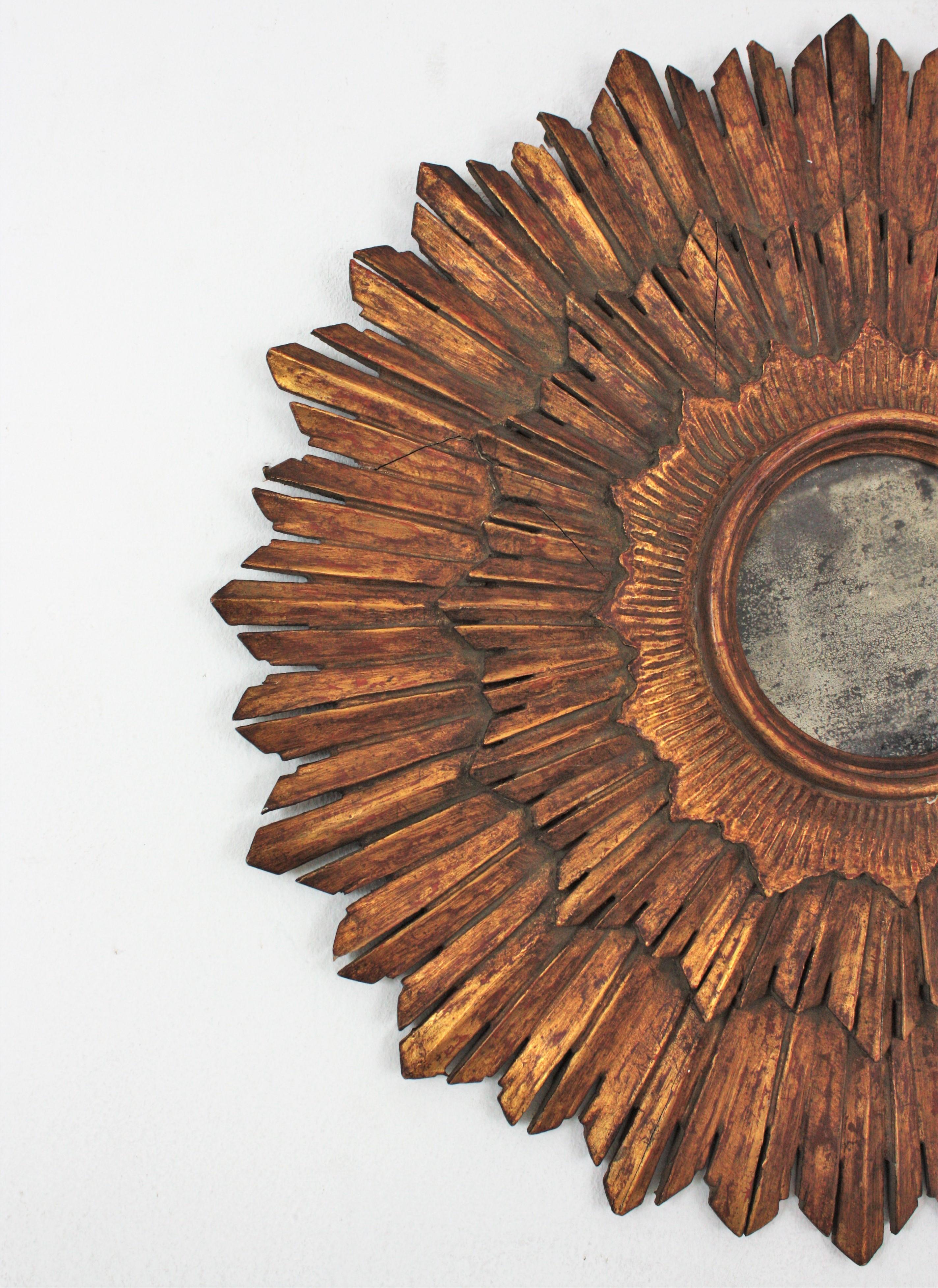 20ième siècle Miroir espagnol Sunburst en bois doré, style baroque en vente