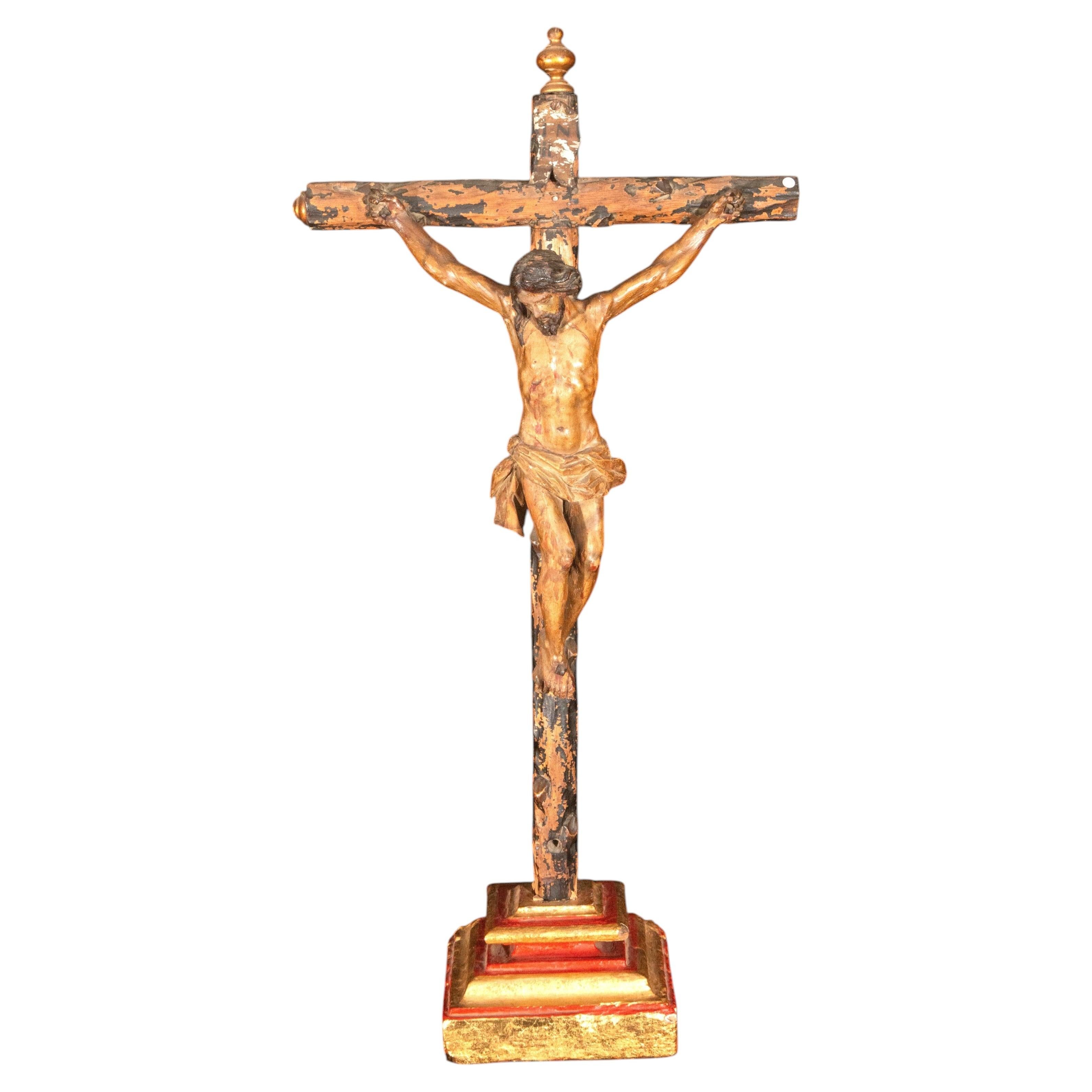 Crucifijo barroco español tallado y policromado, siglos XVII-XVIII
