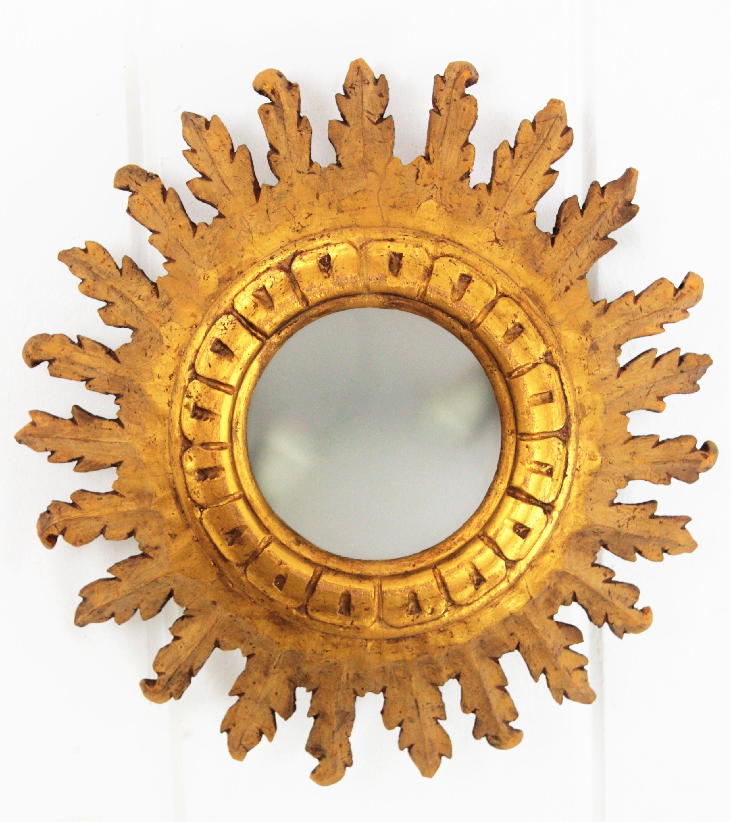 Spanish Baroque Giltwood Crown Sunburst Ceiling Light Fixture with Frosted Glass In Excellent Condition In Barcelona, ES