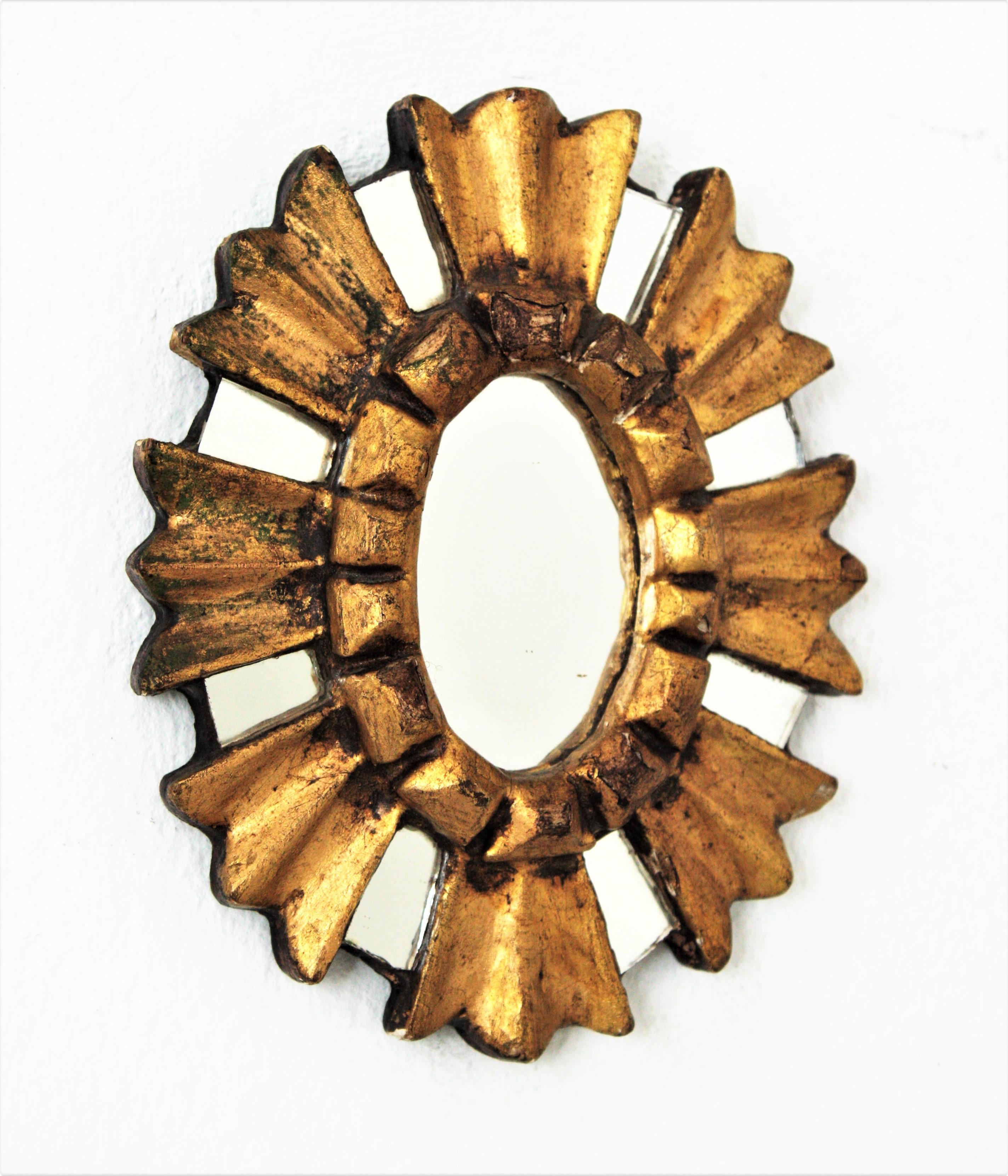 Unusual Spanish Colonial Baroque carved giltwood sunburst mirror miniature with mirrored beams. Spain, 1930s-1940s
This lovely collection mirror has a frame with alternating rays and pieces of mirror.
Handcrafted in carved wood covered with gesso