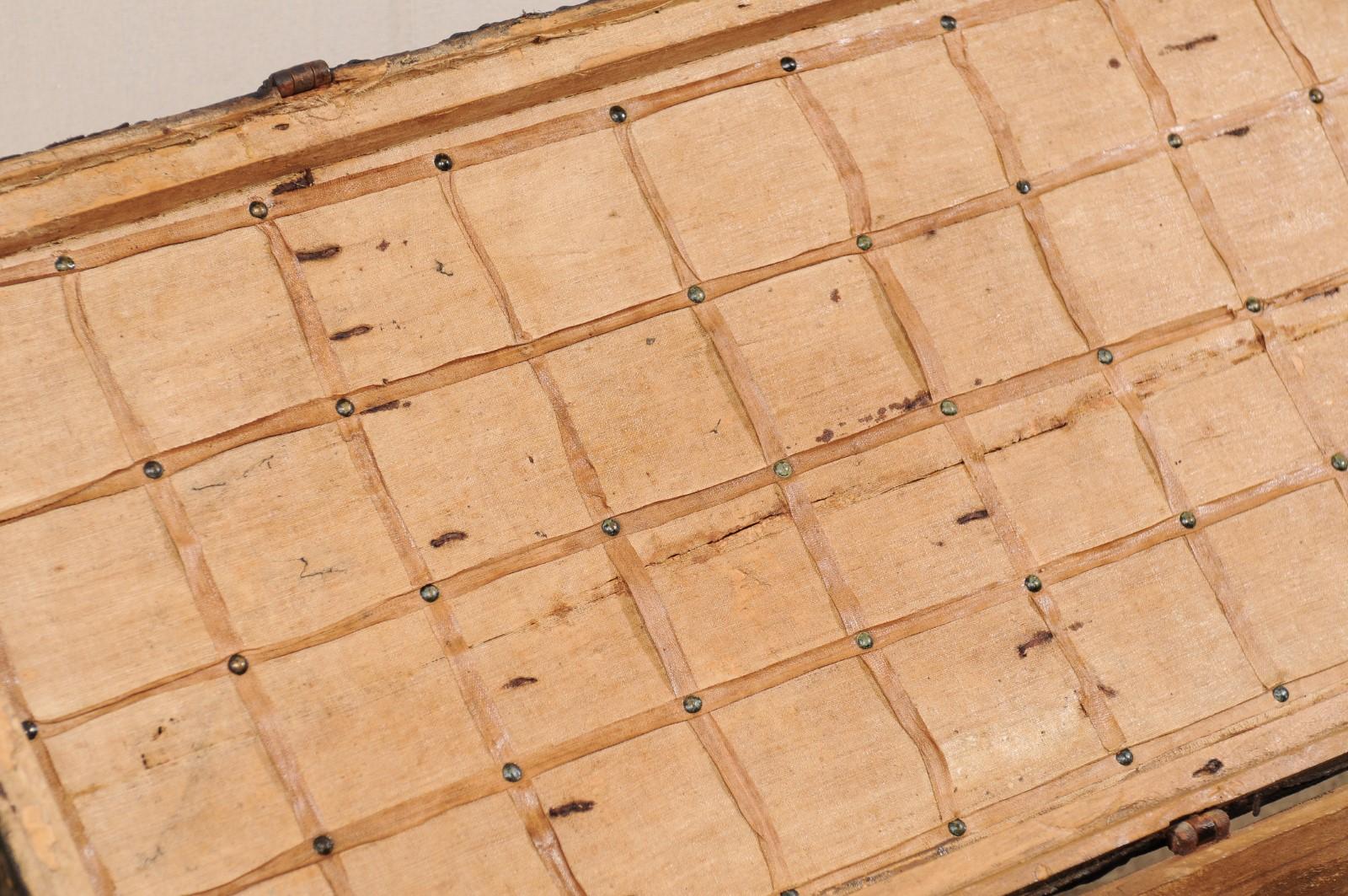 Spanischer Barock-Koffer mit Lederumwicklung und Messingakzenten, 18. Jahrhundert im Angebot 5