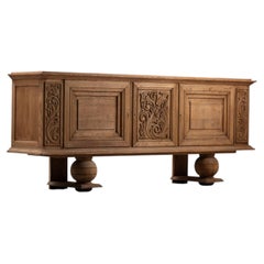 Credenza in rovere in stile barocco spagnolo con pannelli intagliati a foglie d'acanto, anni '40