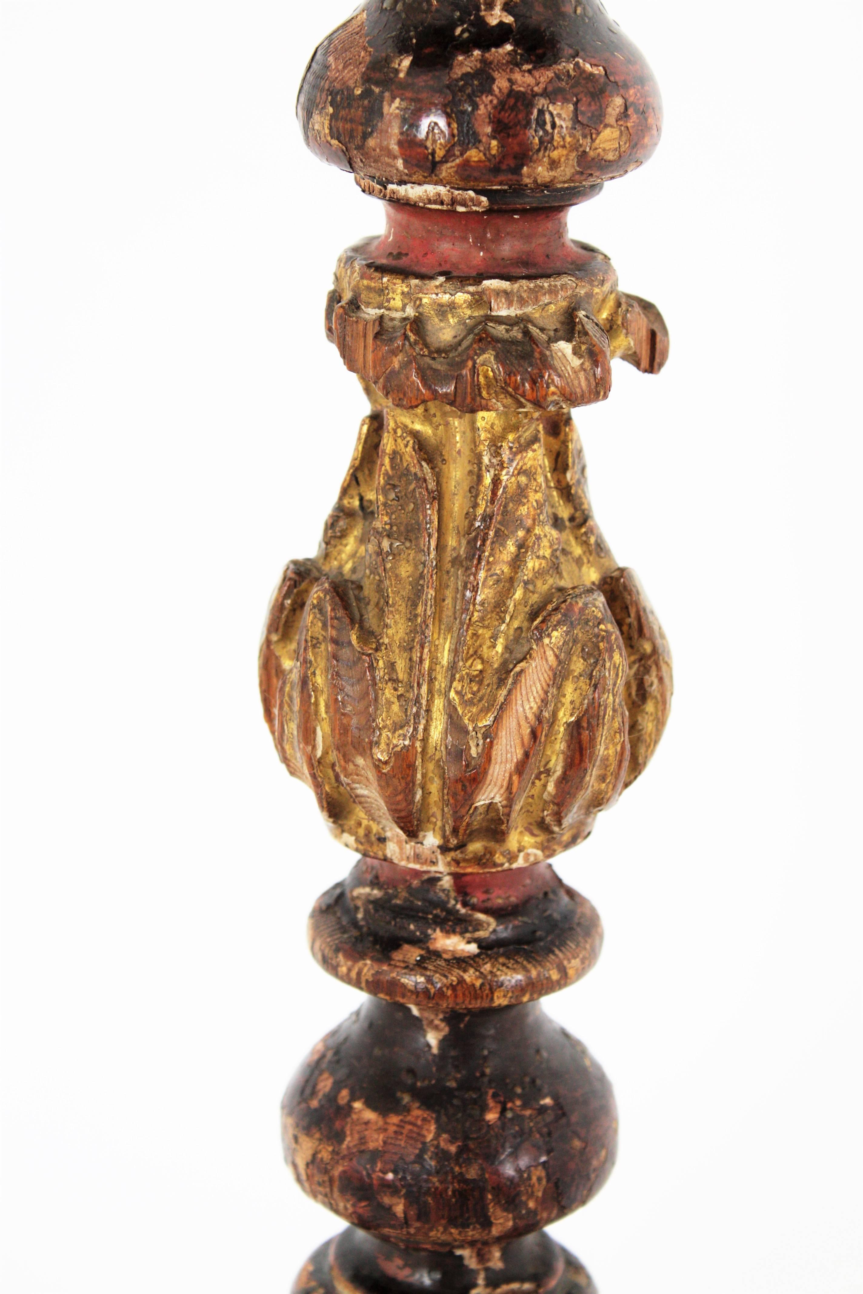 Spanish Baroque Parcel-Gilt Candlestick / Torchère, Carved Wood and Polichromy In Good Condition In Barcelona, ES
