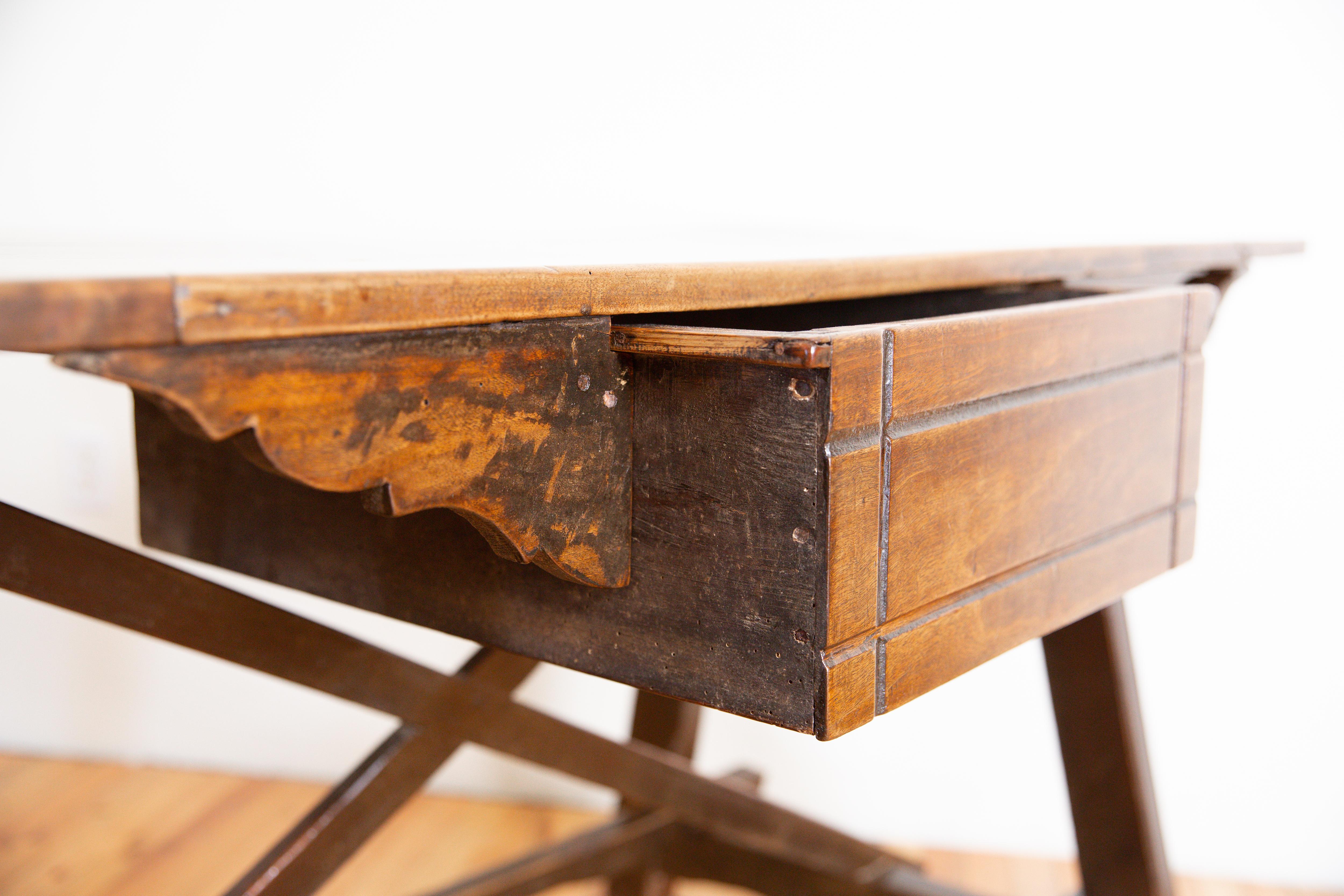 Noyer Table de bureau ou de travail espagnole d'époque baroque à 1 tiroir, fin du 17ème siècle en vente