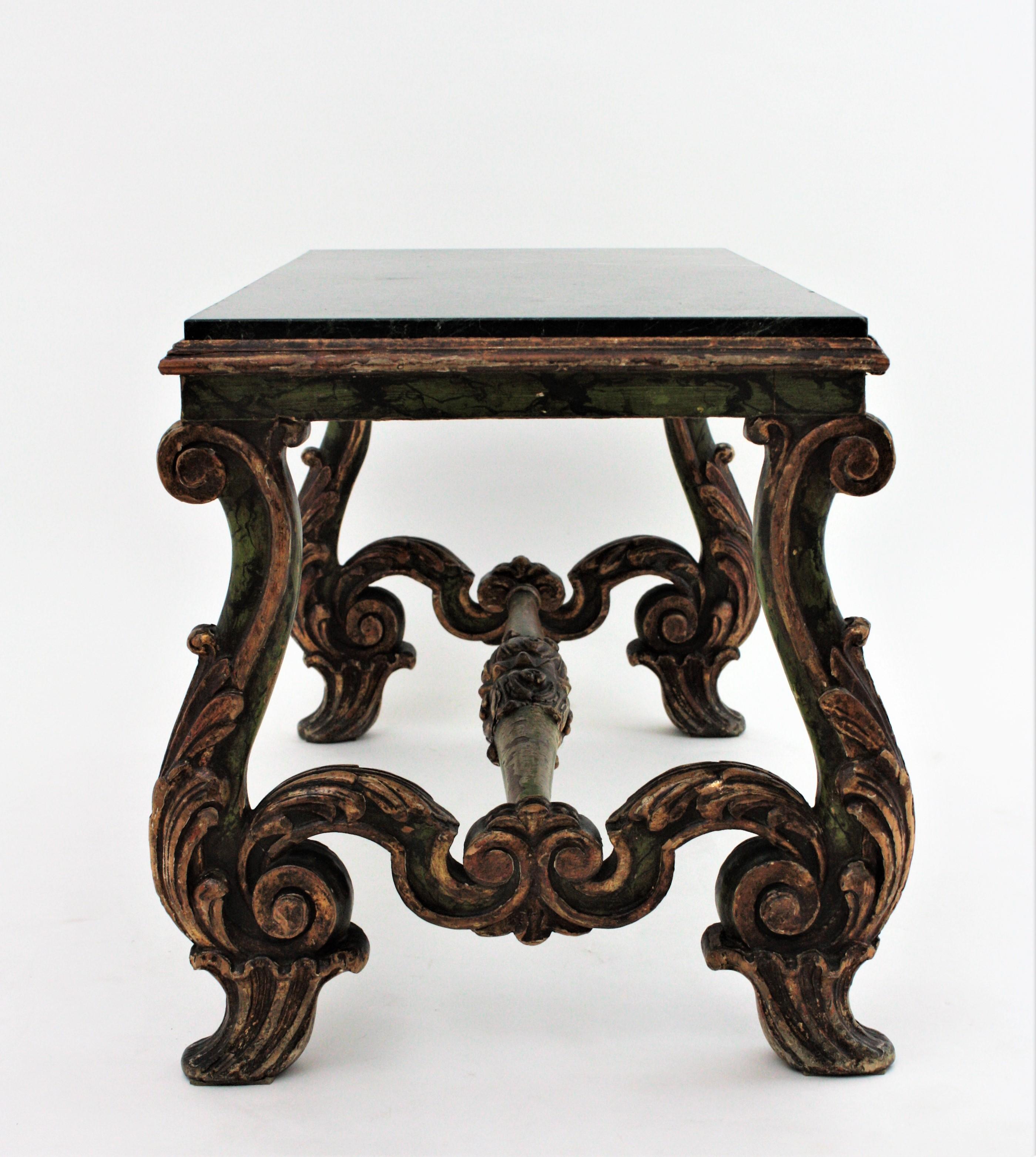 Spanish Baroque Carved Wood Coffee Table with Green Marble Top In Good Condition For Sale In Barcelona, ES