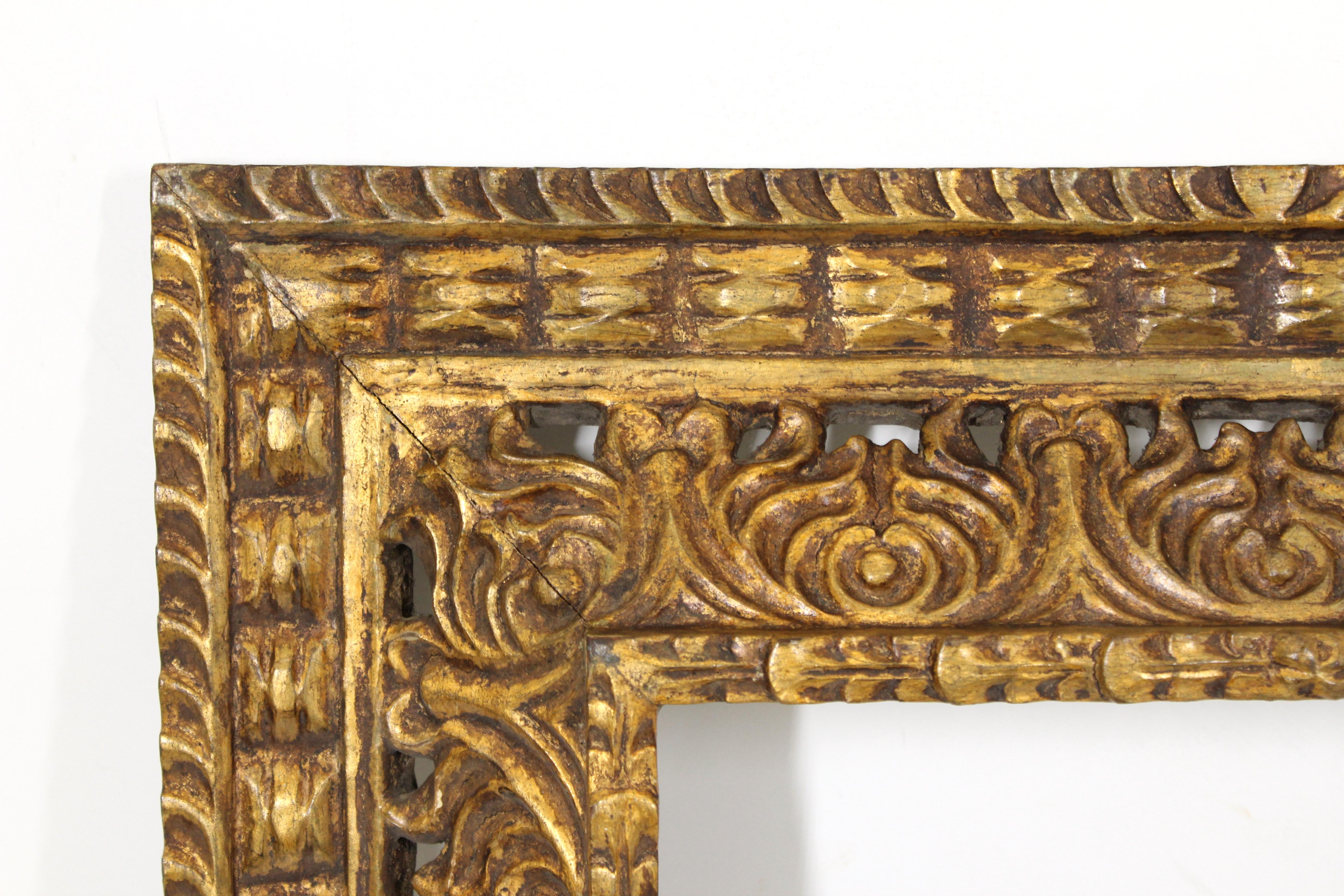 Espagnol Cadre en bois doré sculpté de style néo-baroque espagnol en vente