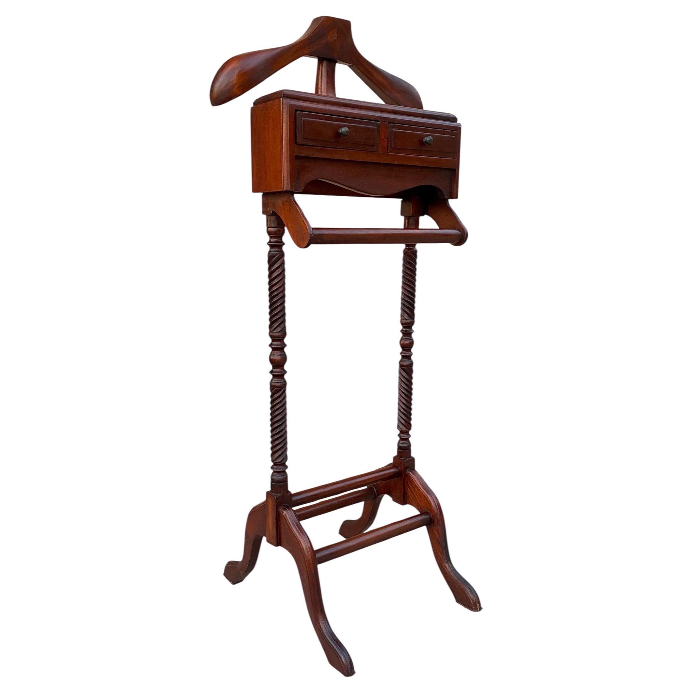 Aparador de caballero de nogal con cajones, renacimiento barroco español, años 20 en venta