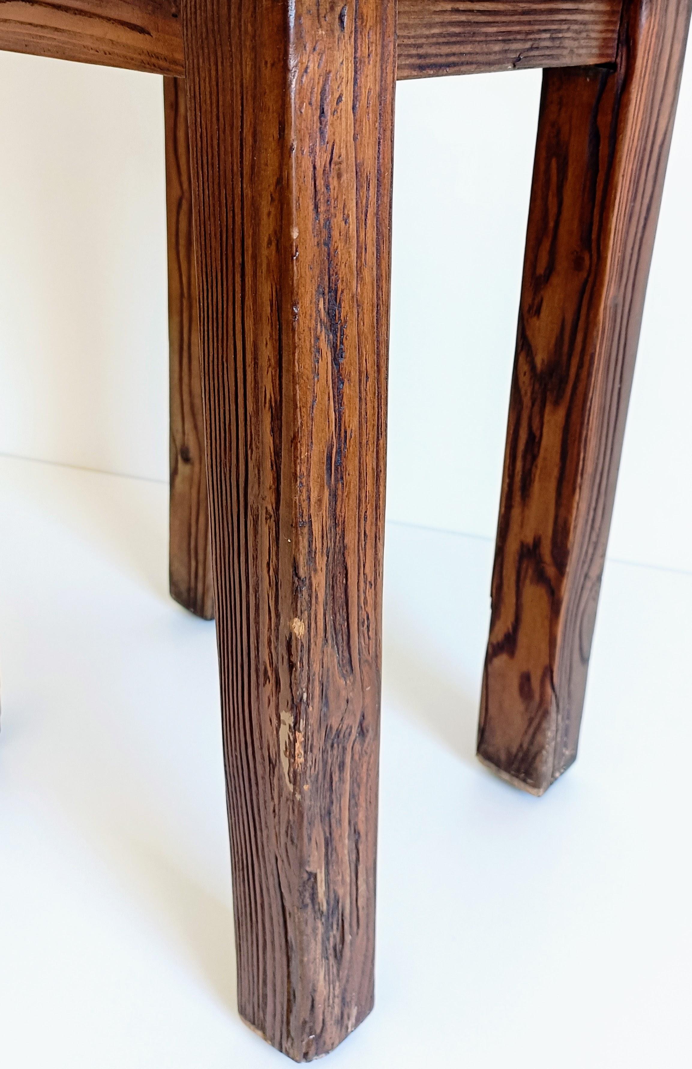 Spanish Baroque Rustic Oak Wood Side Table or Stool, Early 18th-C im Angebot 7