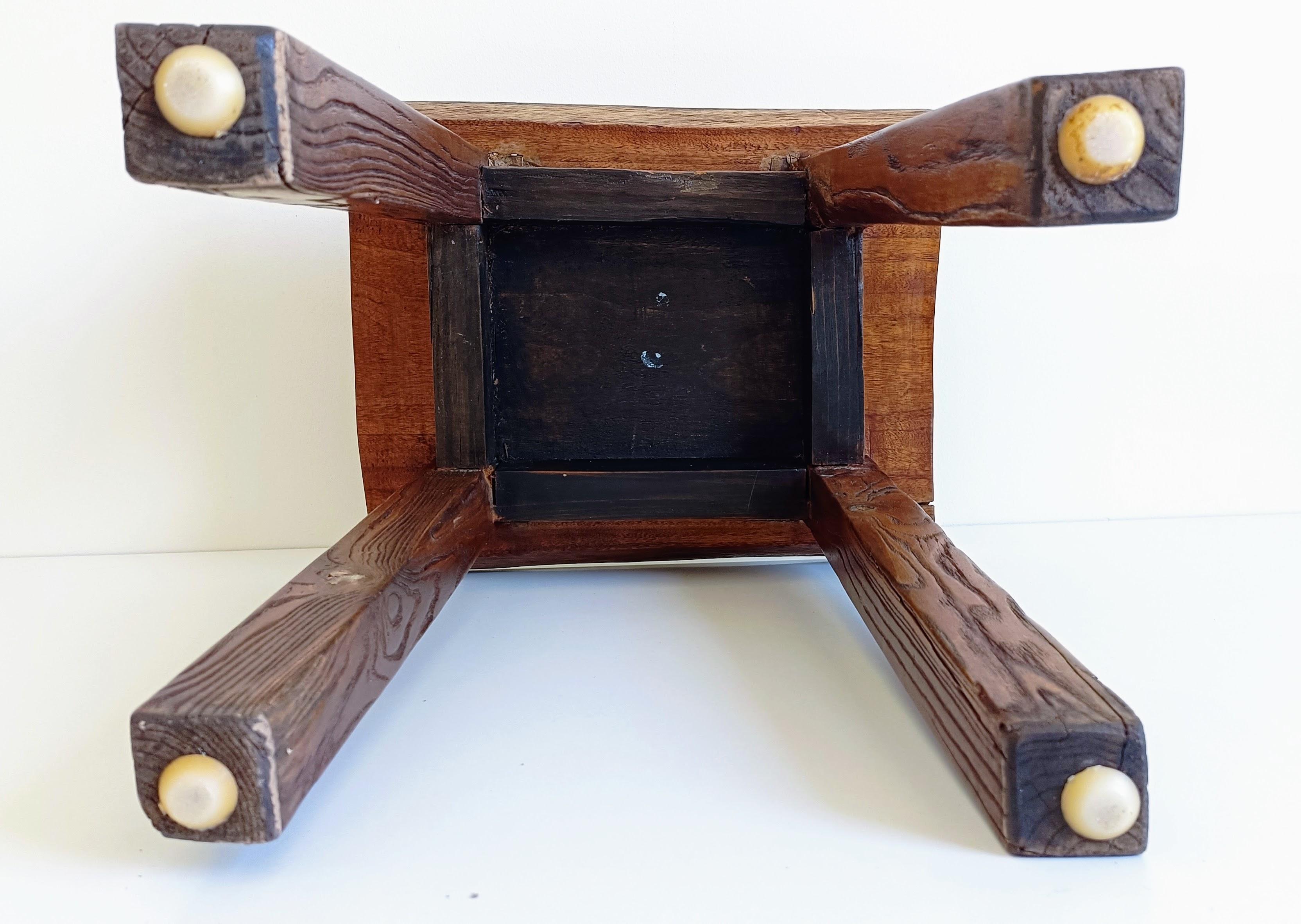 Spanish Baroque Rustic Oak Wood Side Table or Stool, Early 18th-C im Angebot 11