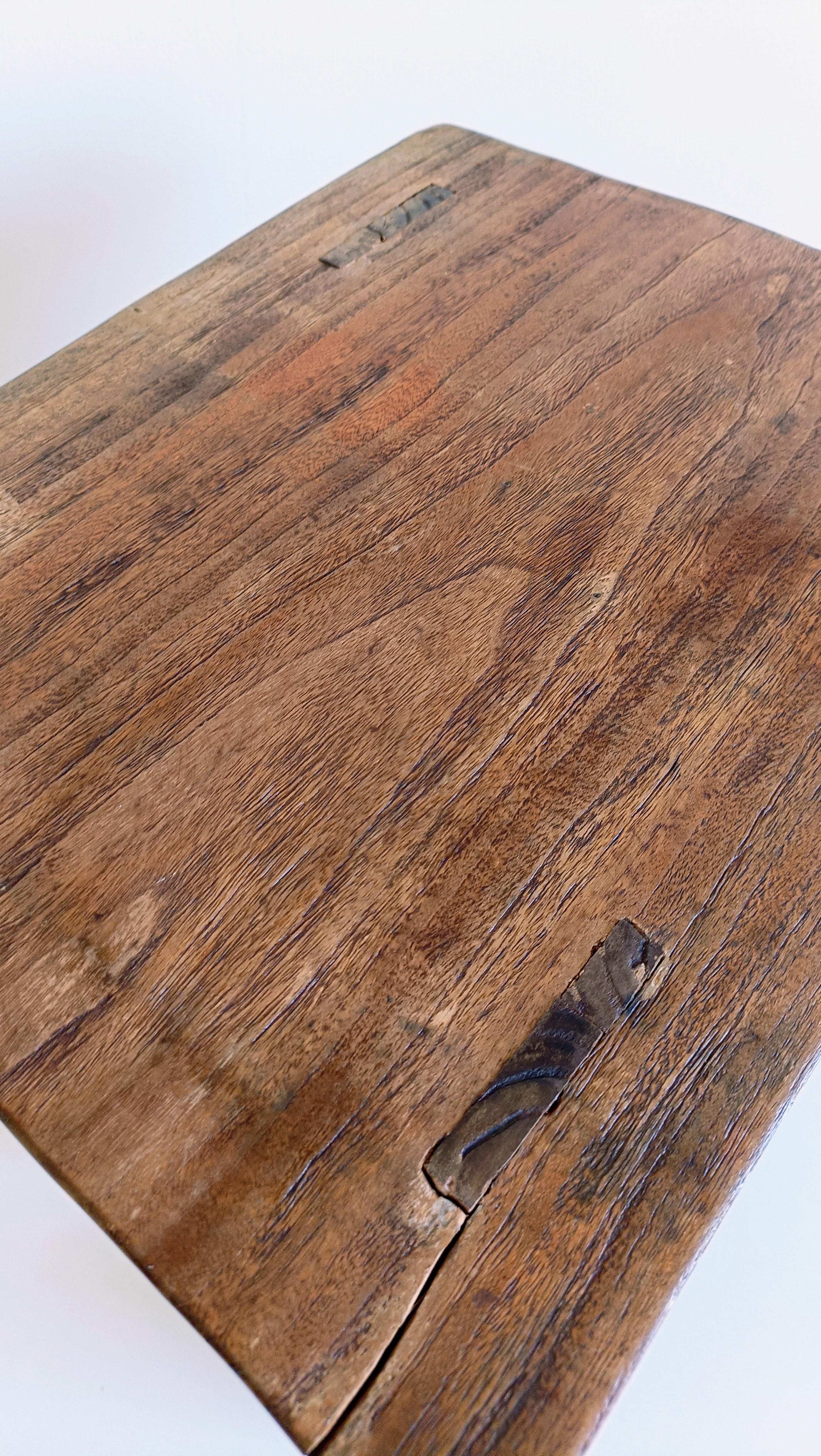 Spanish Baroque Rustic Oak Wood Side Table or Stool, Early 18th-C im Zustand „Gut“ im Angebot in Valencia, VC