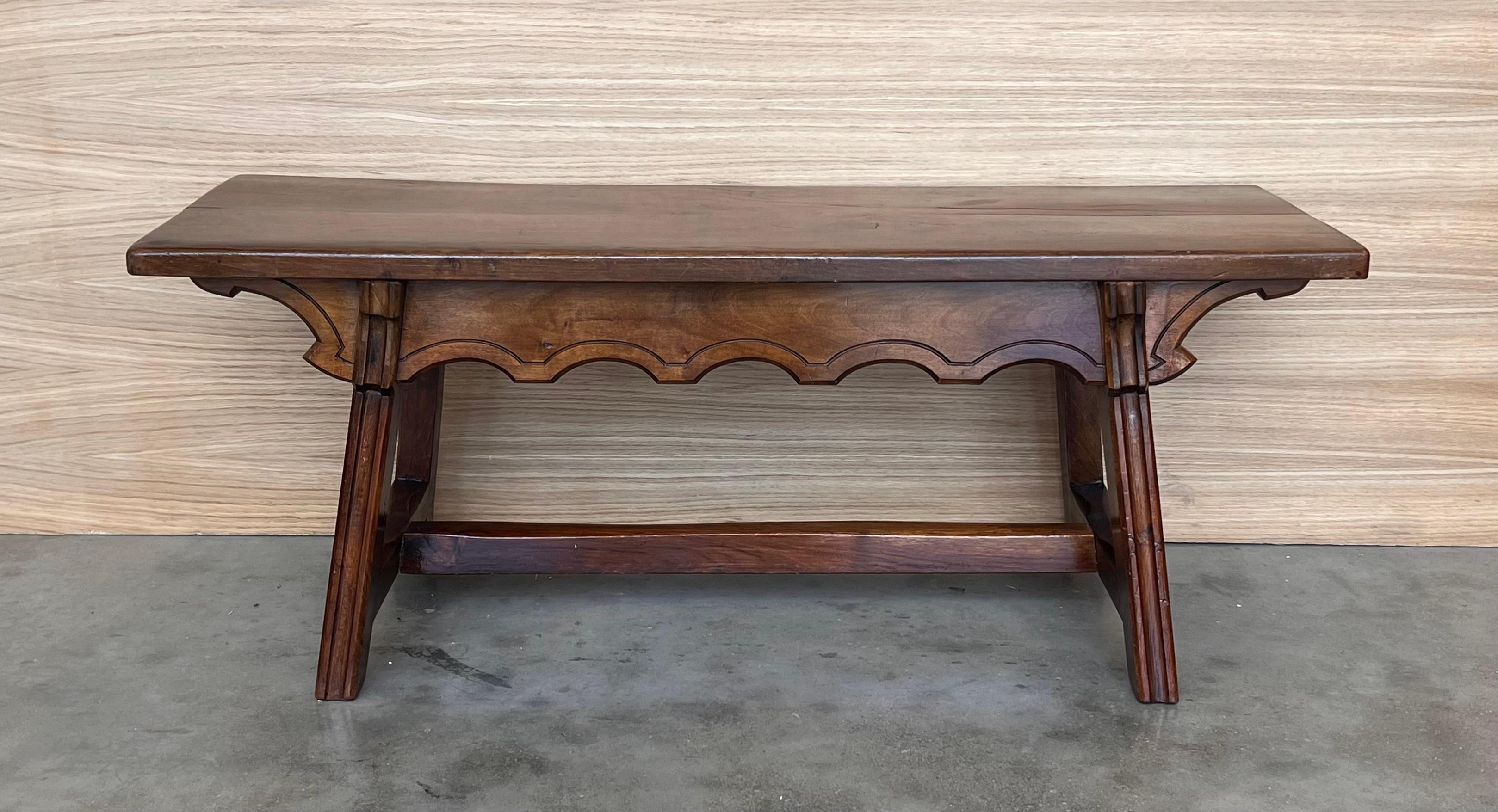 Spanish Baroque Side Table with Wood Stretcher and Rectangular Top in Walnut In Good Condition For Sale In Miami, FL