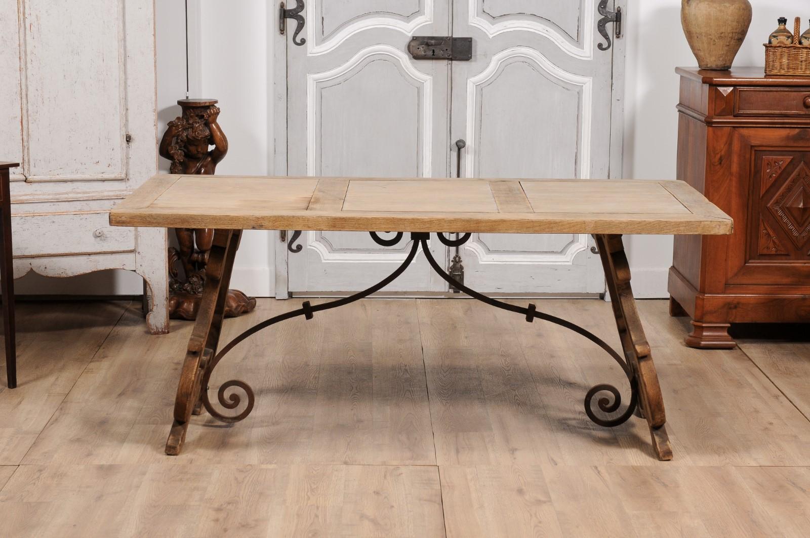 Spanish Baroque Style 1900s Bleached Oak Fratino Table with Carved Lyre Base For Sale 9