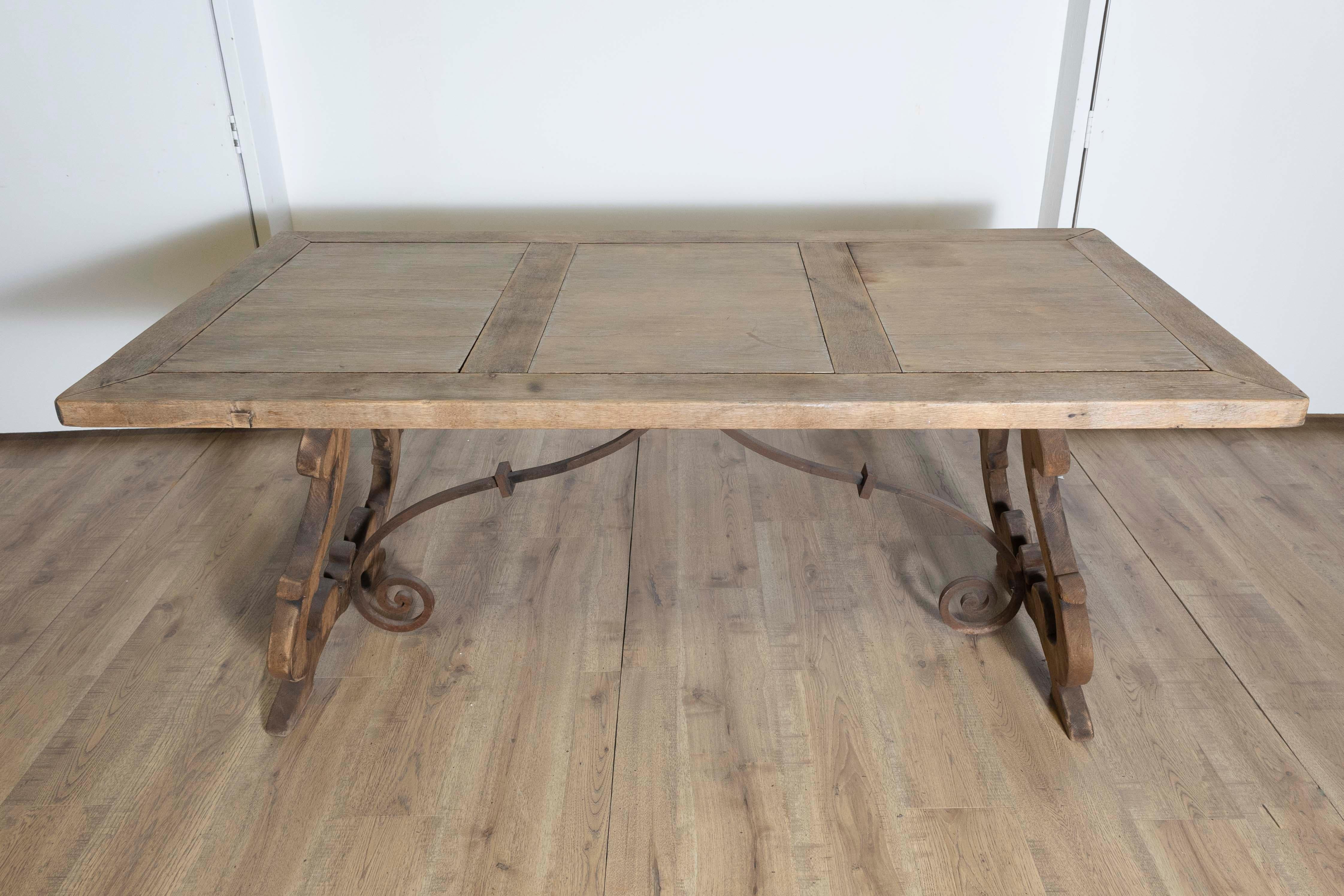Spanish Baroque Style 1900s Bleached Oak Fratino Table with Carved Lyre Base In Good Condition For Sale In Atlanta, GA