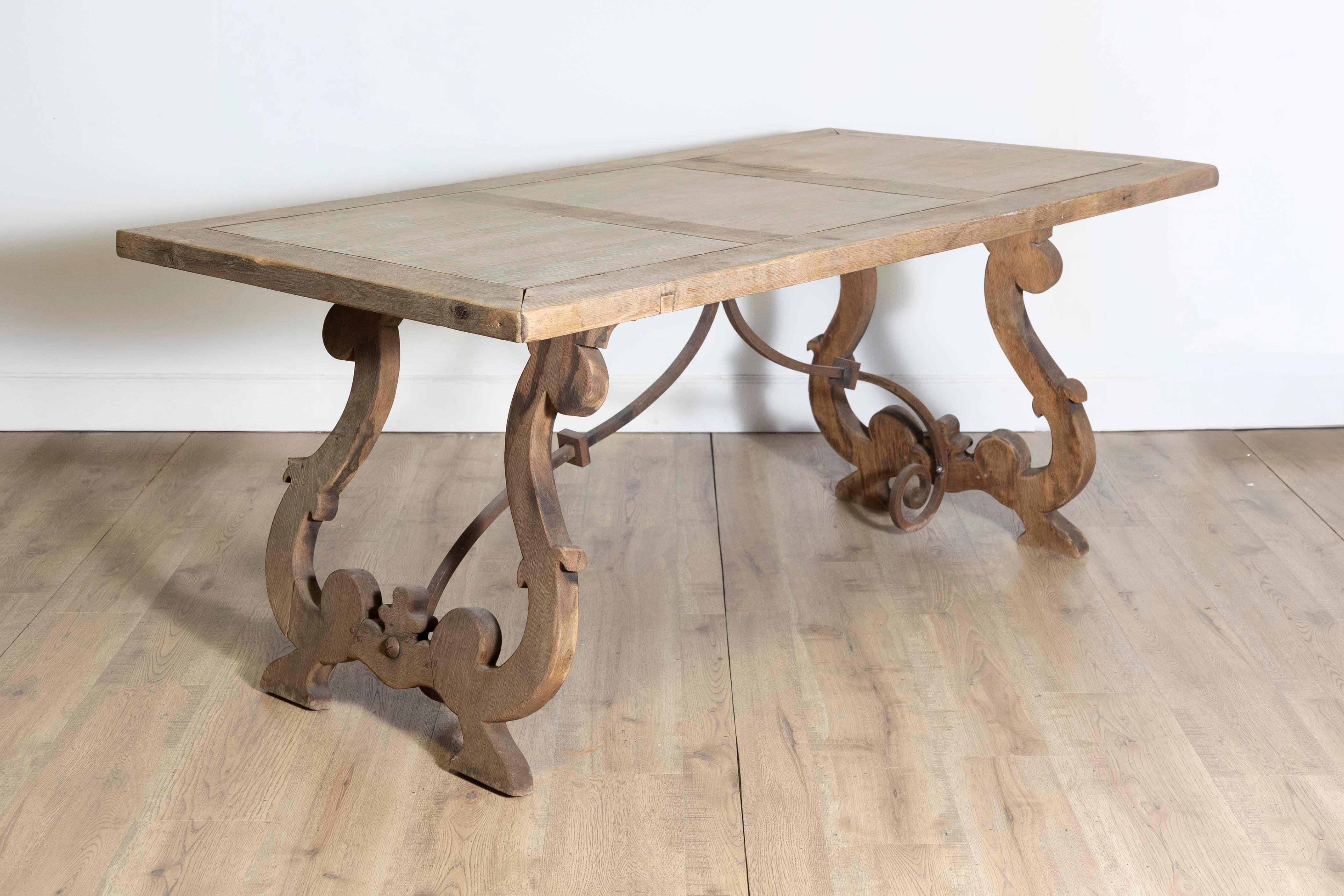 Spanish Baroque Style 1900s Bleached Oak Fratino Table with Carved Lyre Base For Sale 1