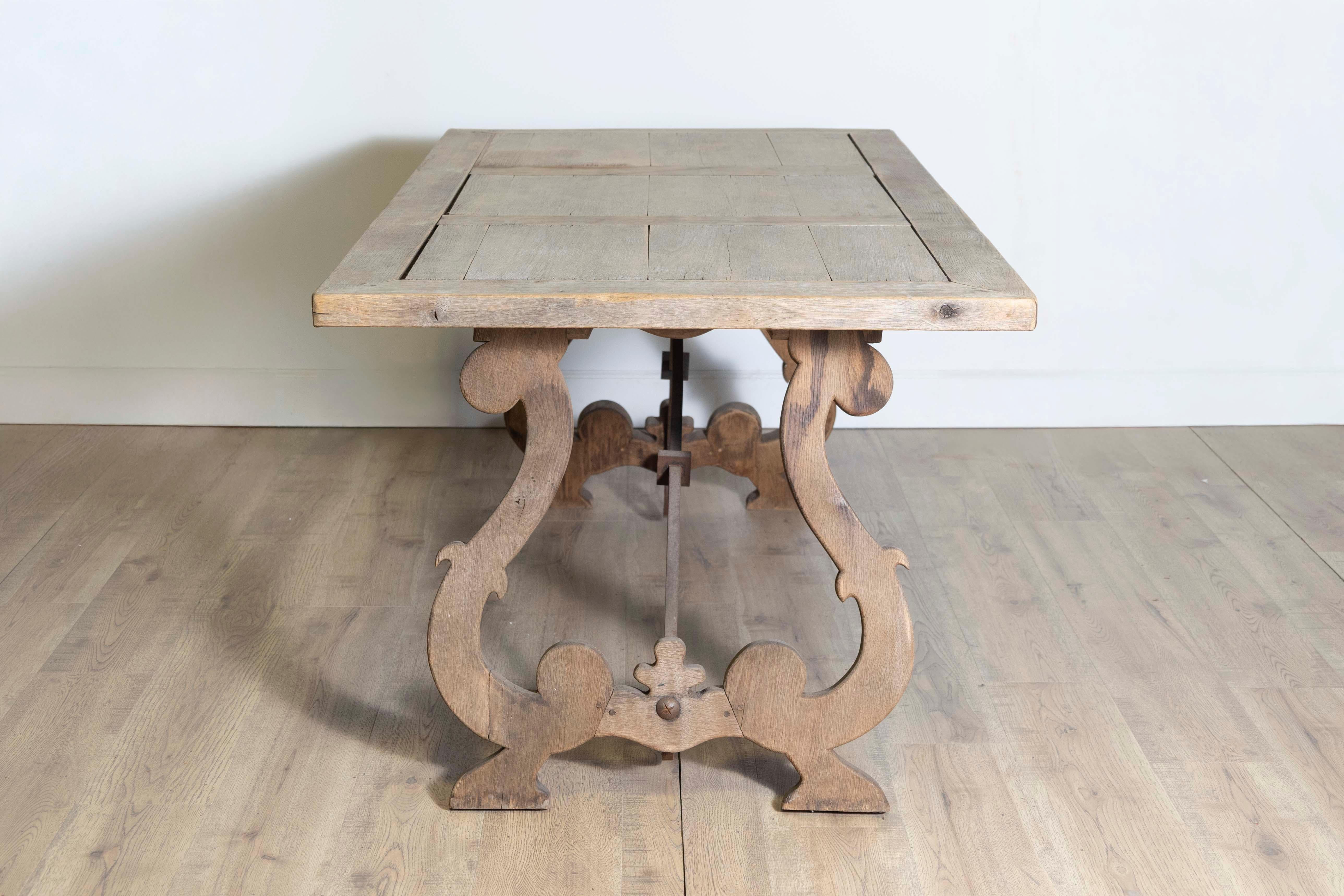 Spanish Baroque Style 1900s Bleached Oak Fratino Table with Carved Lyre Base For Sale 2