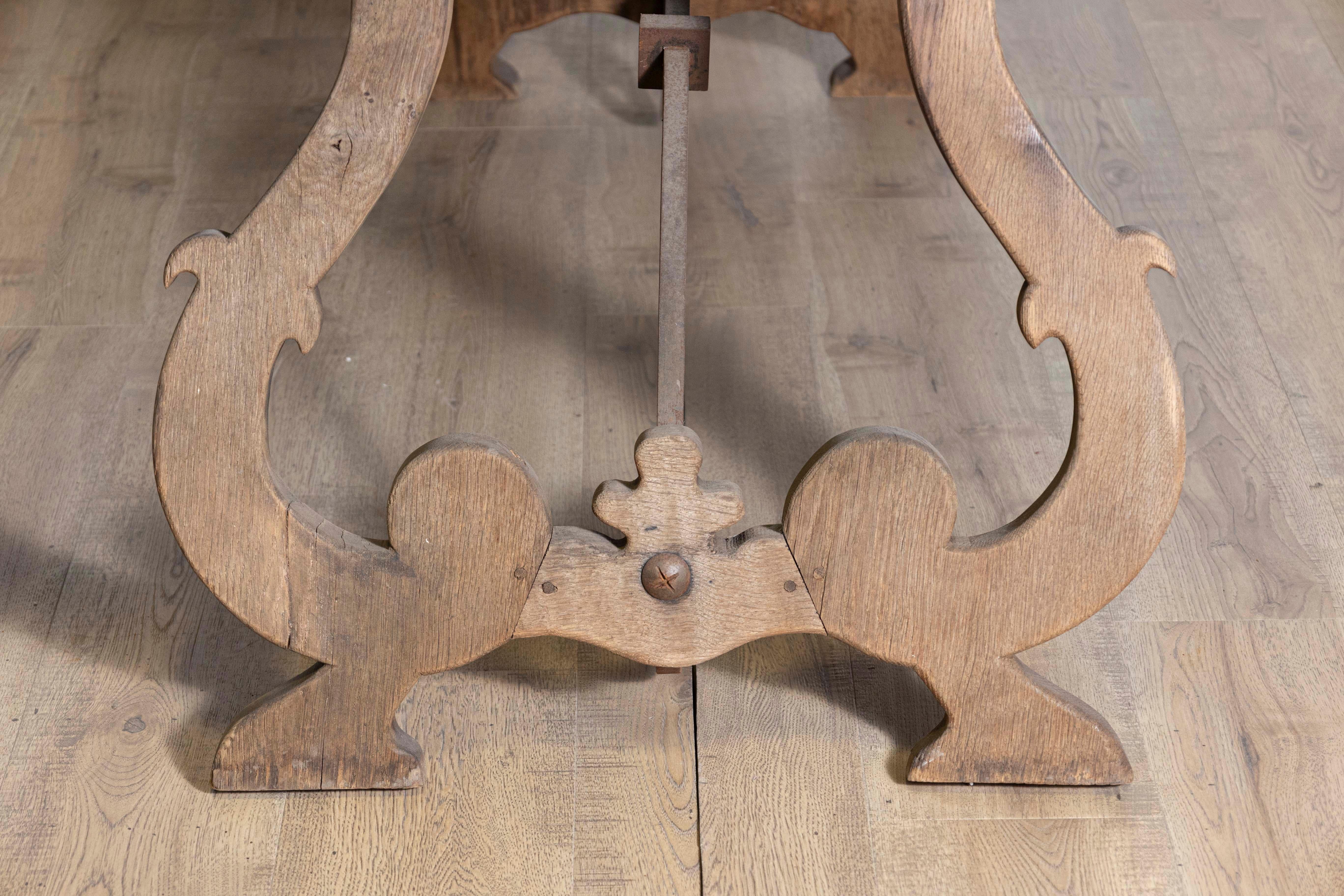 Spanish Baroque Style 1900s Bleached Oak Fratino Table with Carved Lyre Base For Sale 3