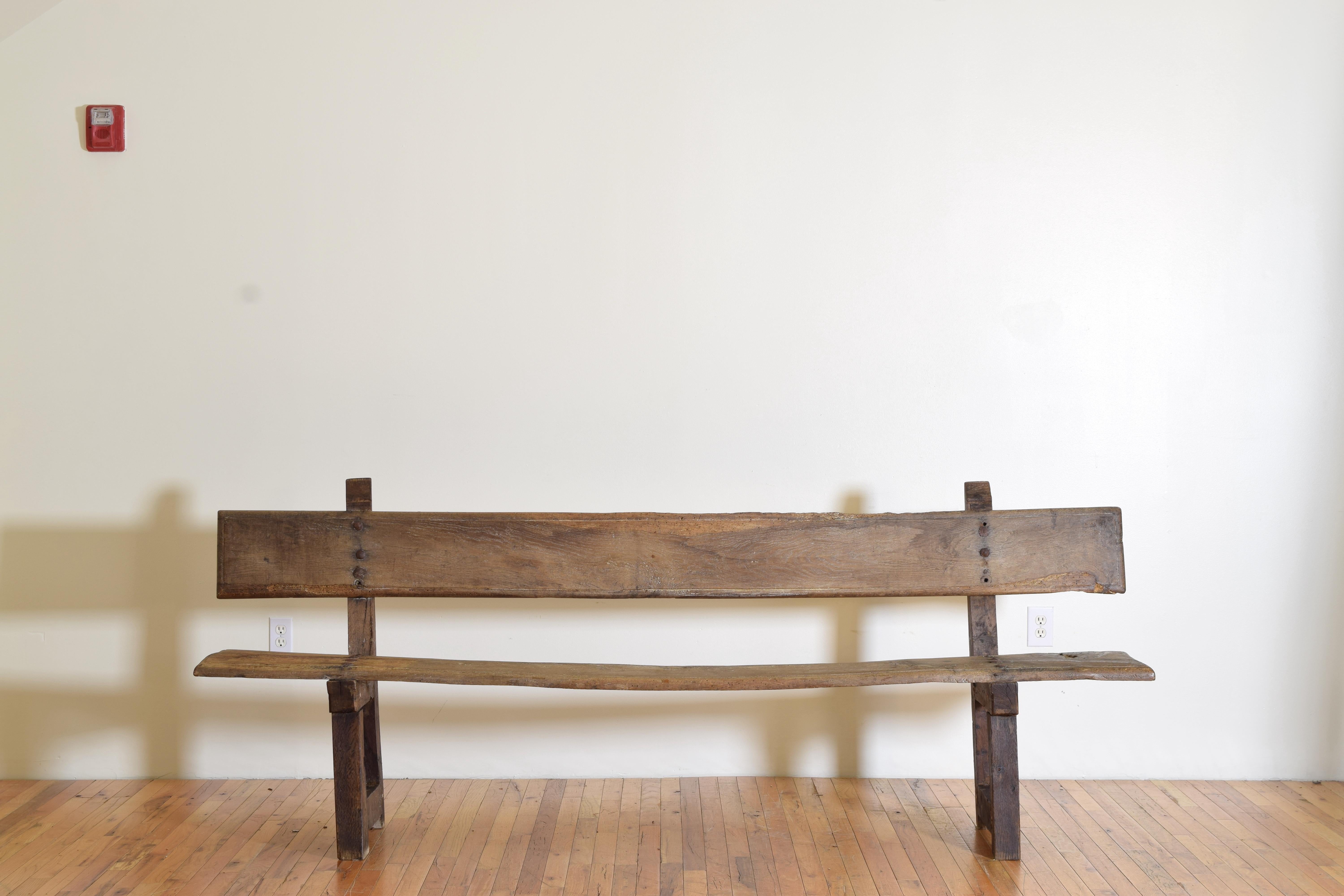 Spanish Baroque Style Bench in Light Roble Wood, circa 1800 In Distressed Condition In Atlanta, GA