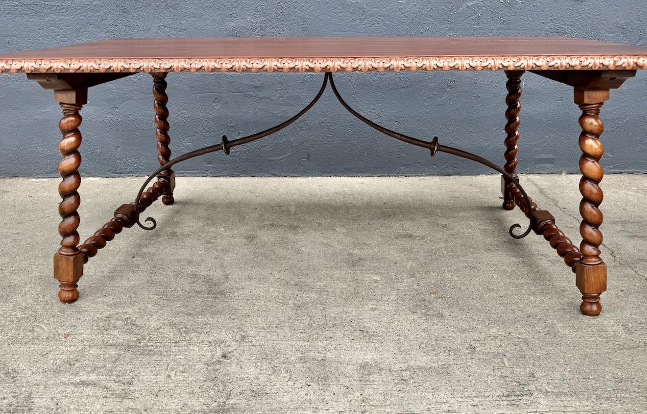 Table de bibliothèque espagnole de style baroque en vente 5
