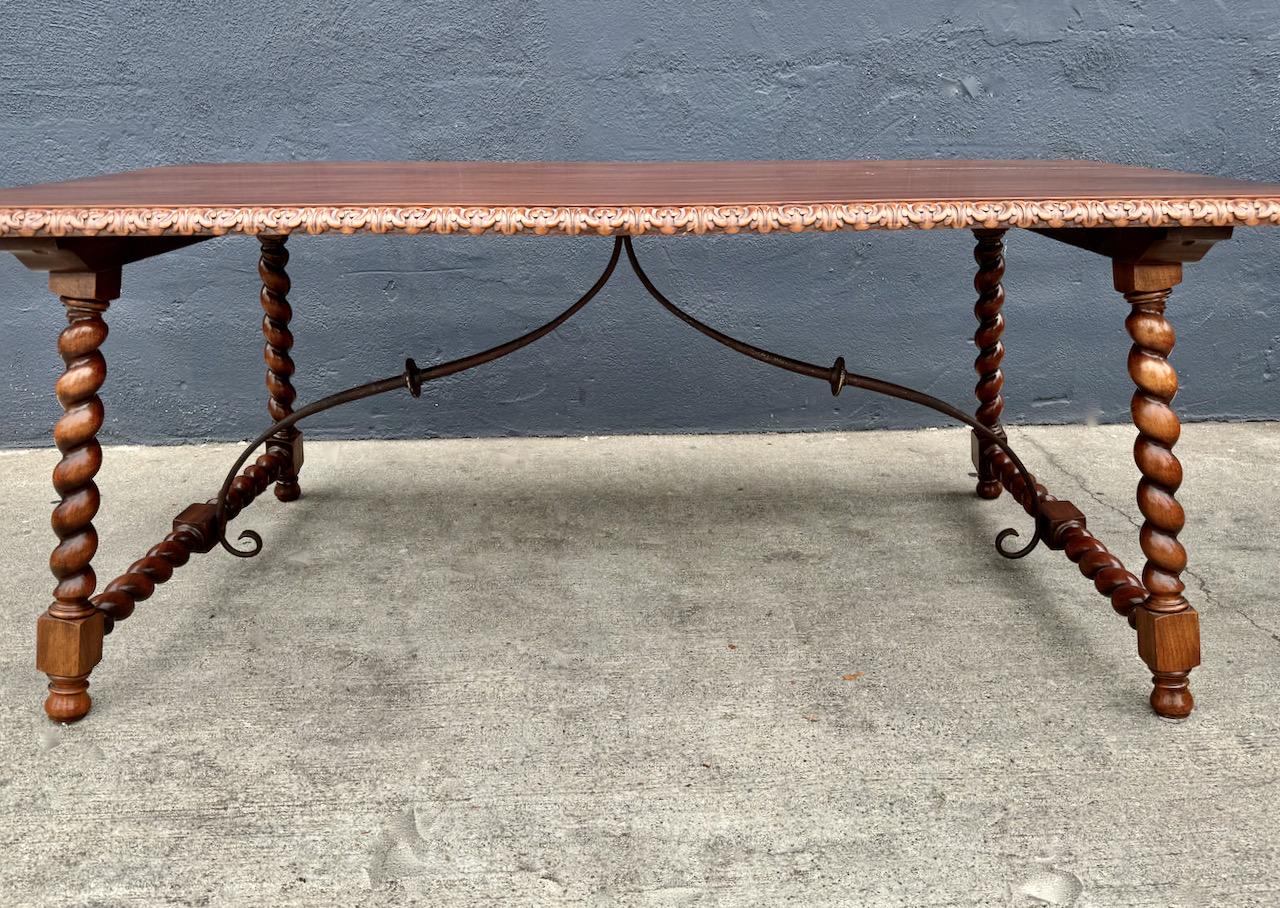 20ième siècle Table de bibliothèque espagnole de style baroque en vente