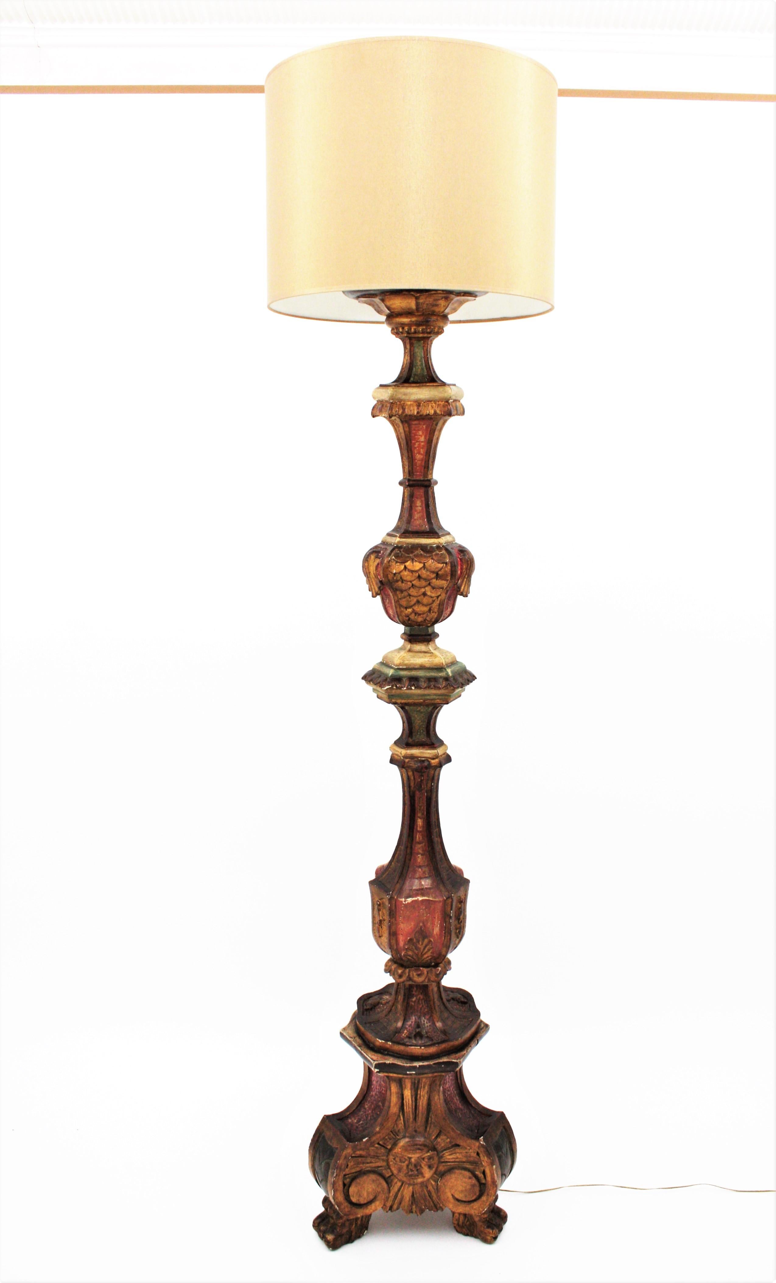 Spanish Baroque Style Polychrome Carved Wood Torchère Floor Lamp with Claw Feet, Spain, 19th century.
Impressive Spanish Baroque style carved wood polychromed parcel gilt torchère floor lamp.
This dramatic torchère floor lamp stands up on a claw