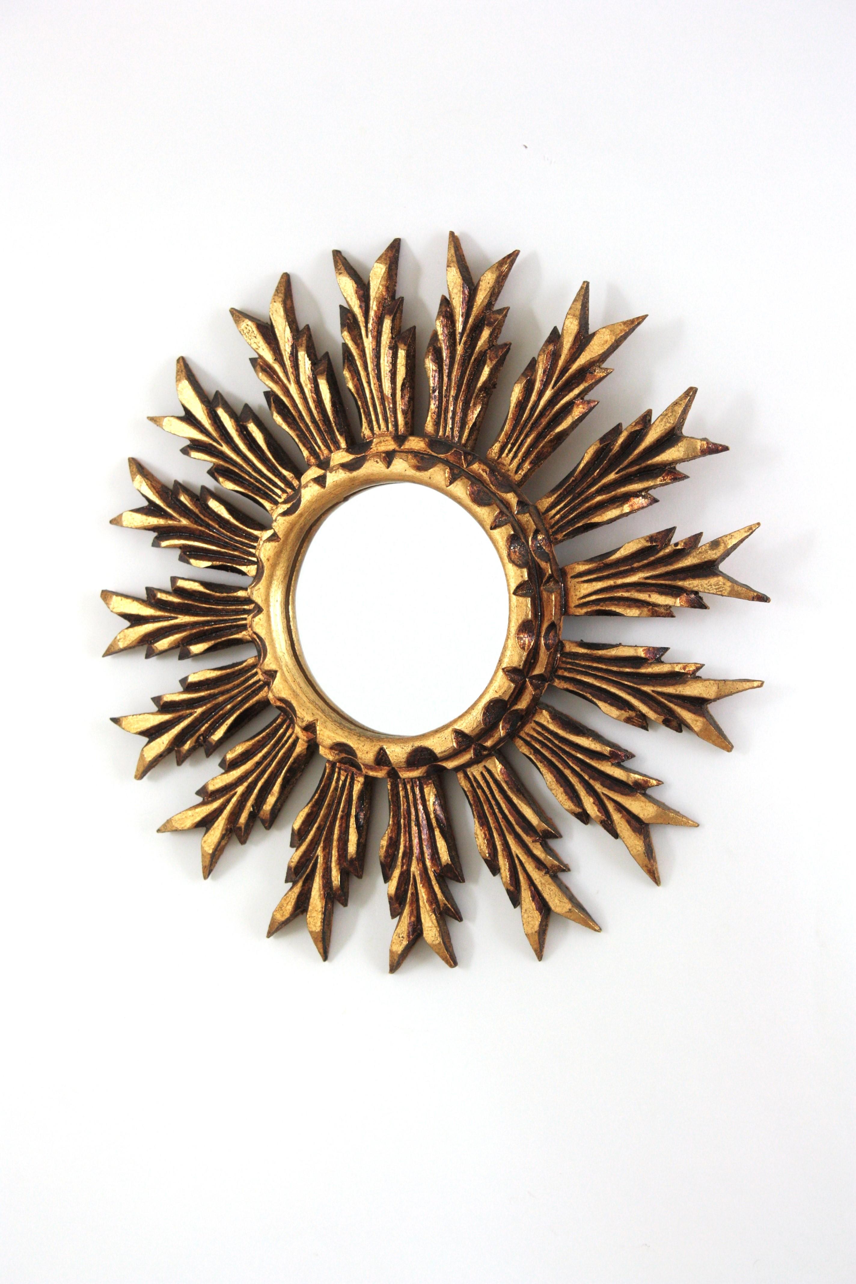 Miroir en bois doré de style baroque espagnol, années 1940 Bon état - En vente à Barcelona, ES