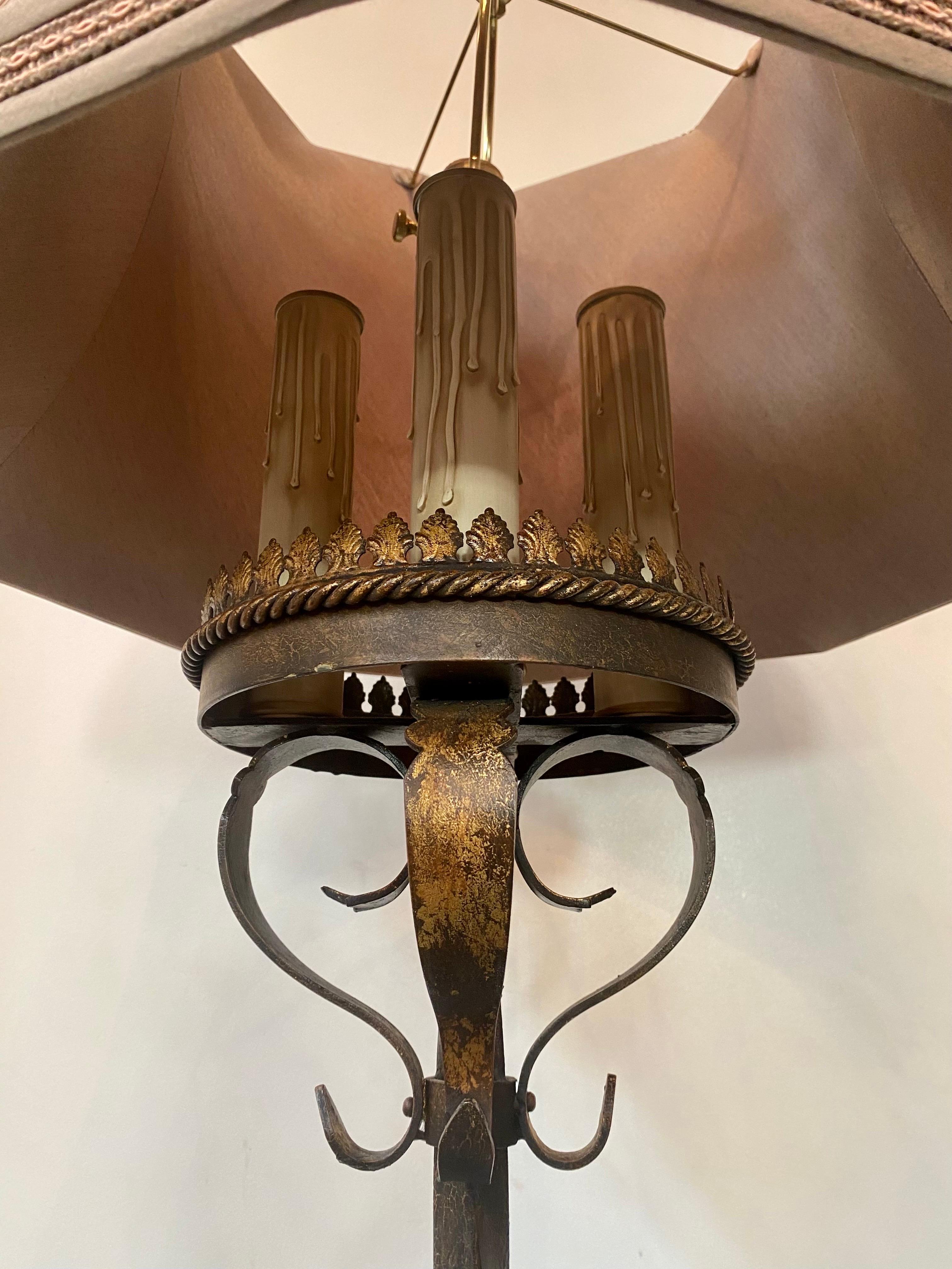 Schmiedeeiserne Stehlampe im spanischen Barockstil von Fine Art Lighting, Paar  im Angebot 1