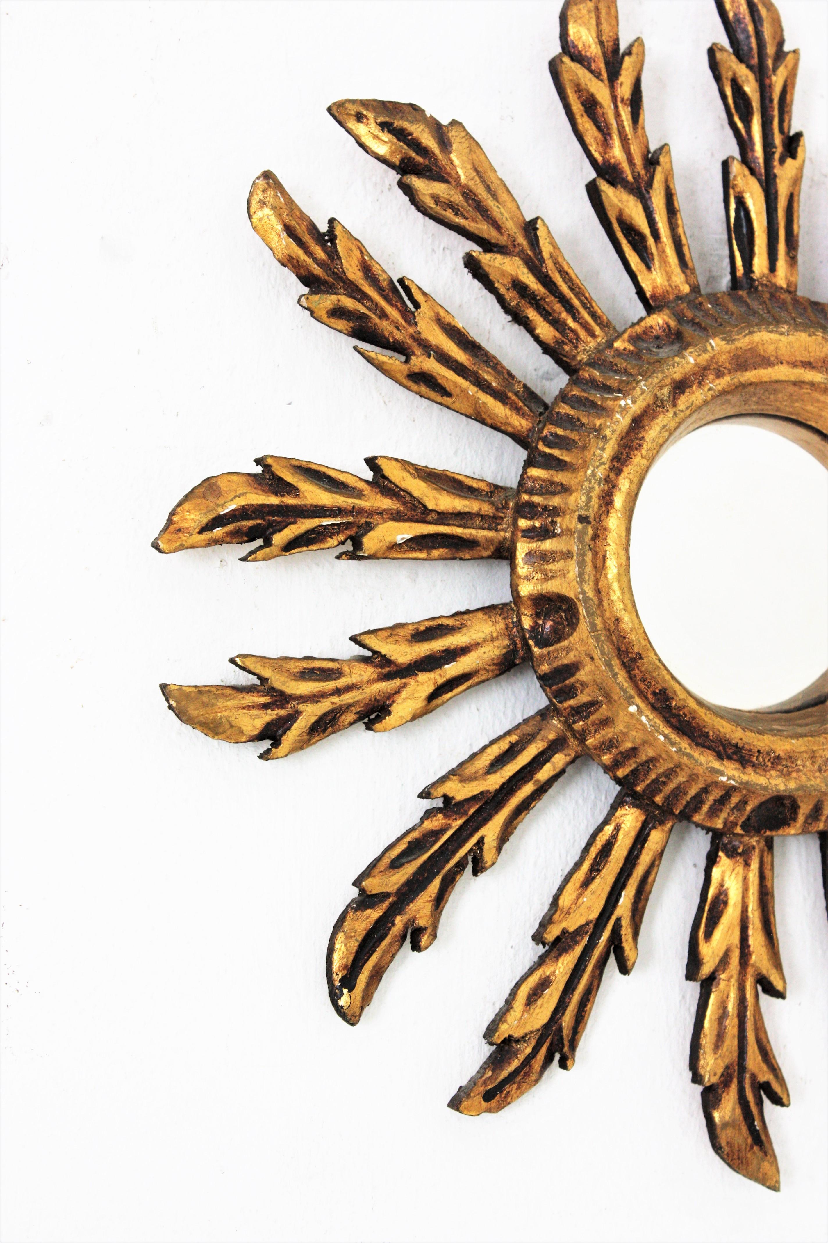 Spanish Baroque Sunburst Convex Mini Sized Mirror In Good Condition In Barcelona, ES