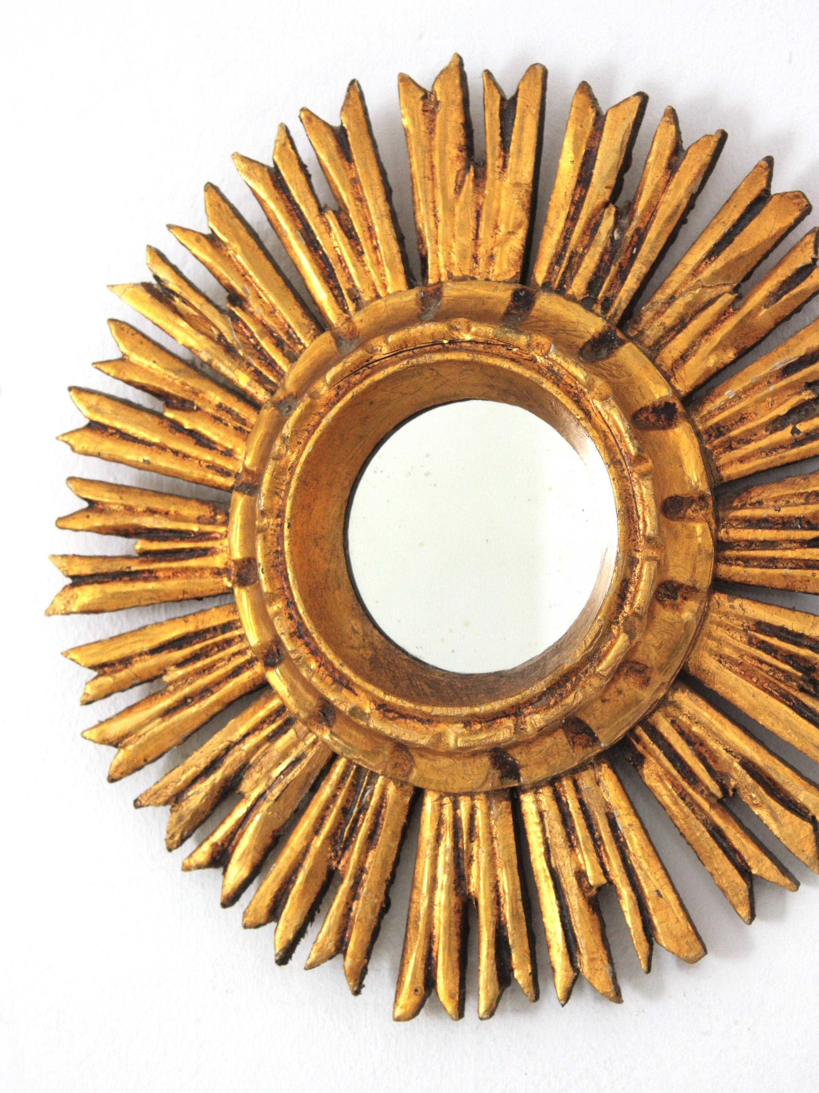 Spanish Baroque Sunburst Giltwood Mirror in Small Scale, 1940s For Sale 4