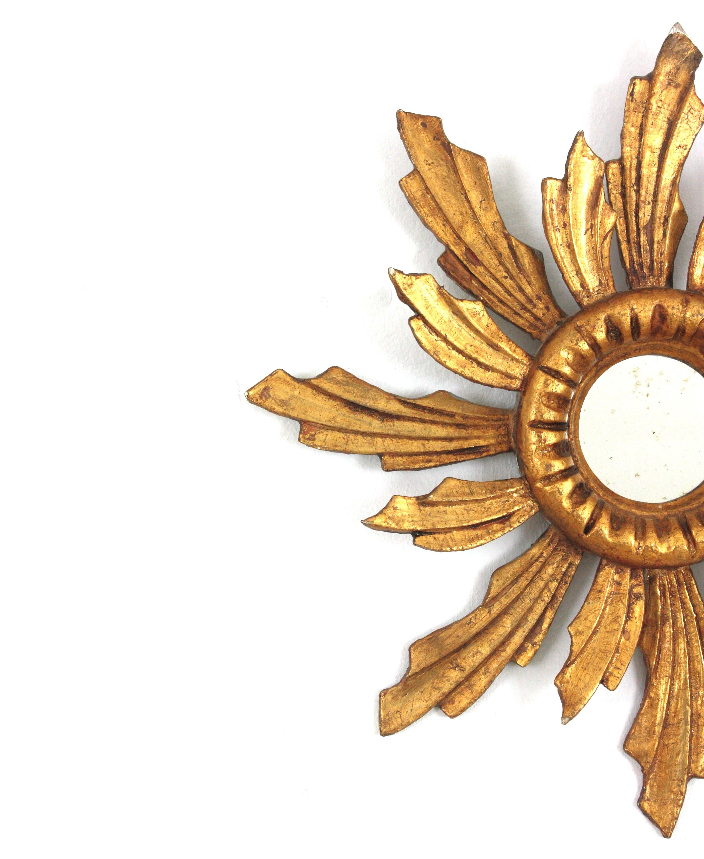 Spanischer Barockspiegel mit Sonnenschliff aus geschnitztem Giltwood im Angebot 1