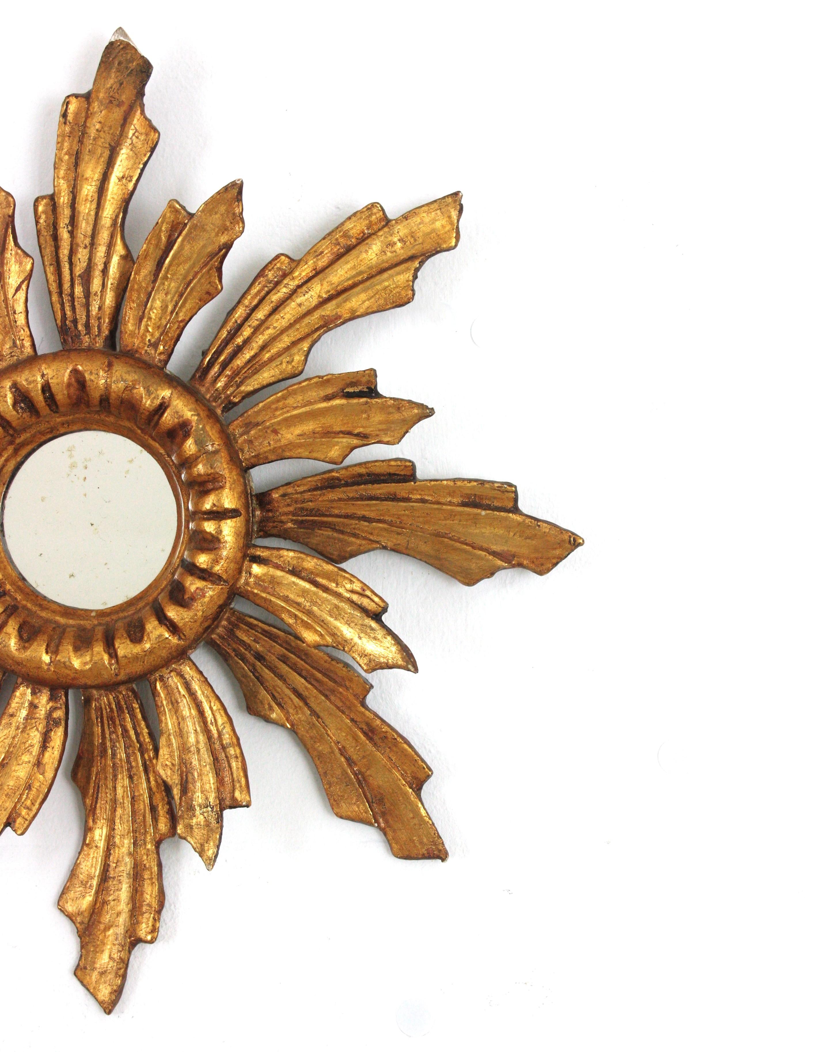 Spanischer Barockspiegel mit Sonnenschliff aus geschnitztem Giltwood im Angebot 2