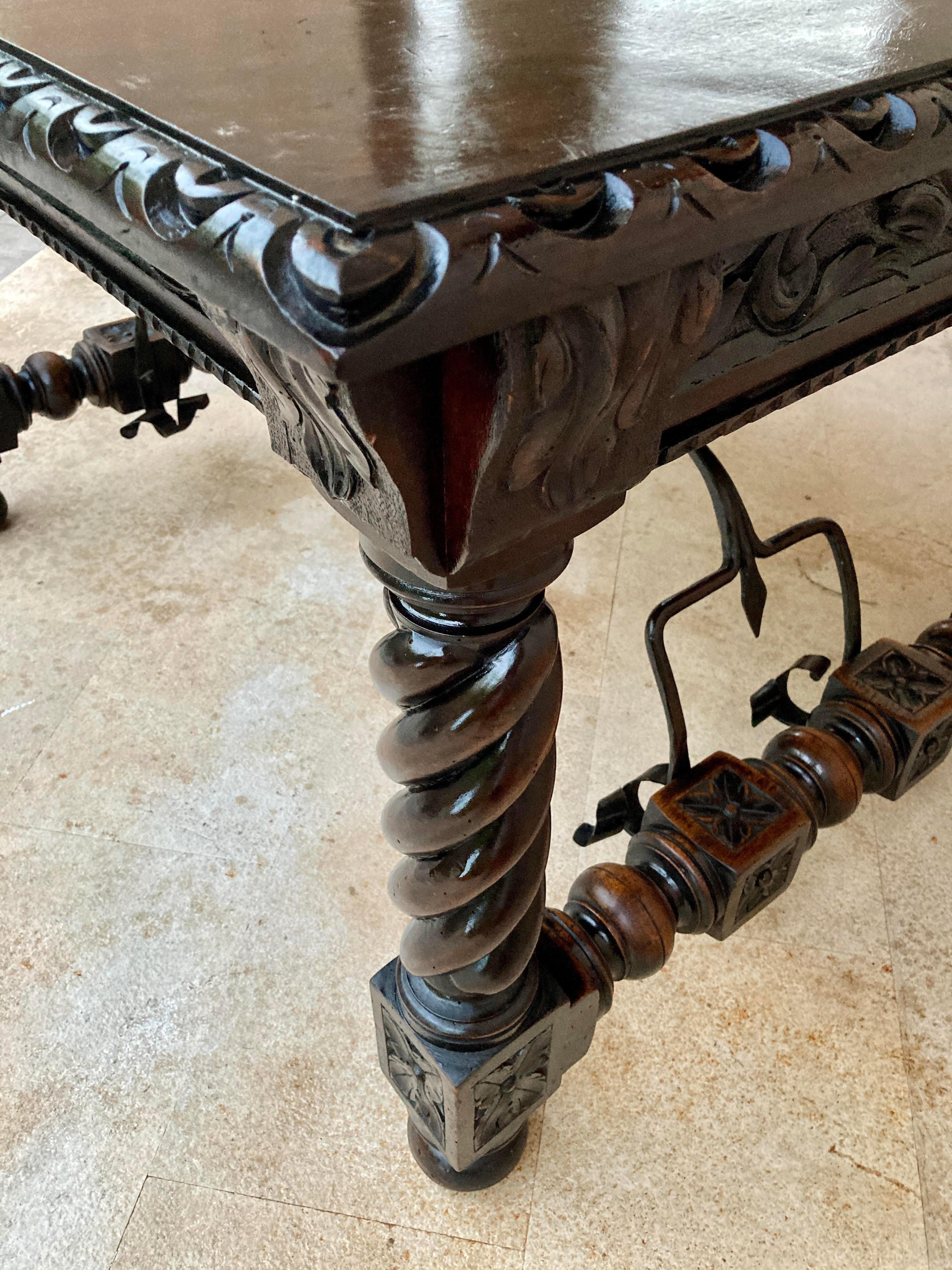 Spanish Baroque Table with Dark Walnut Solomonic Legs with Carved Structure and  For Sale 10