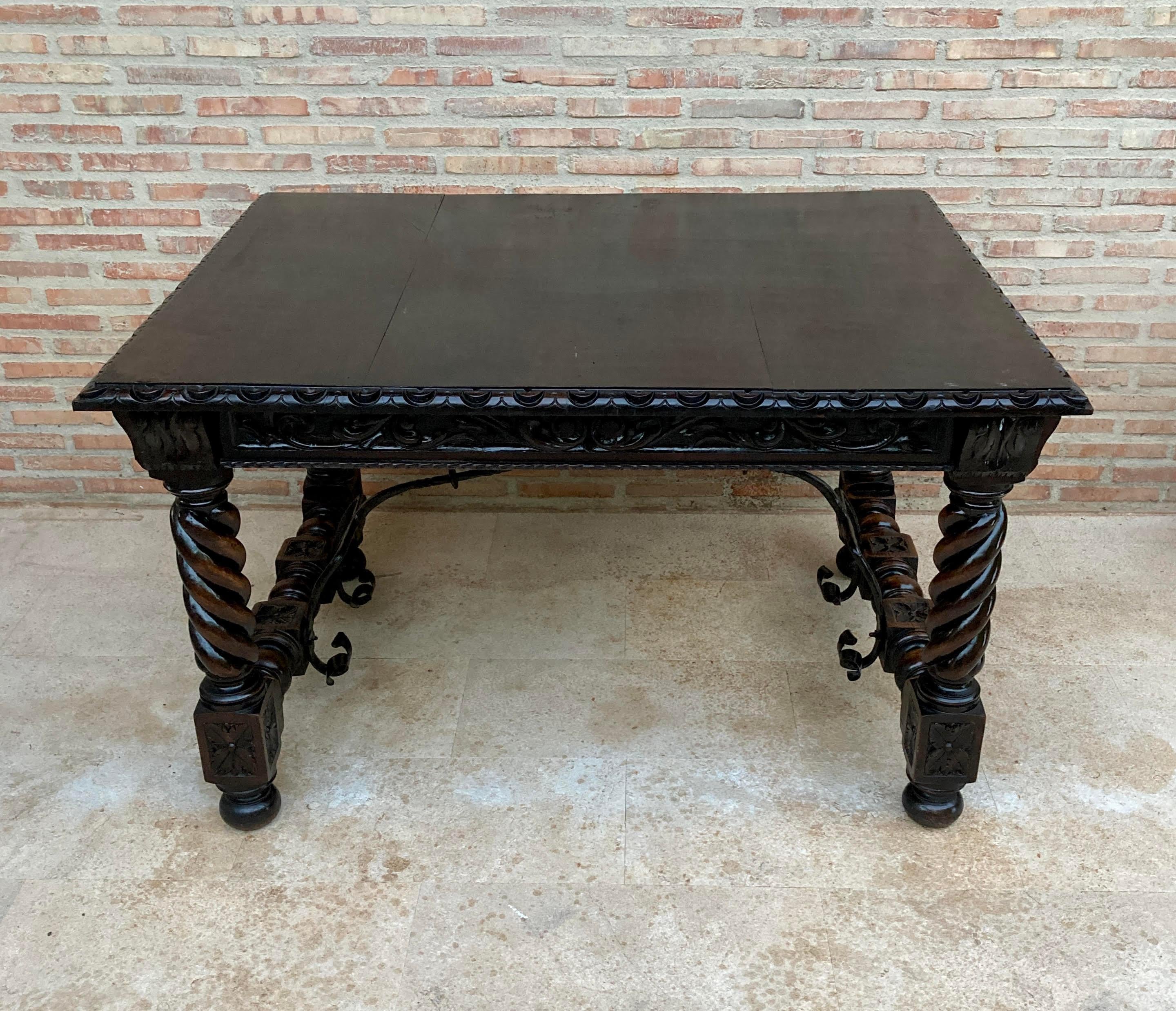 Spanish Baroque Table with Dark Walnut Solomonic Legs with Carved Structure and  In Good Condition For Sale In Miami, FL