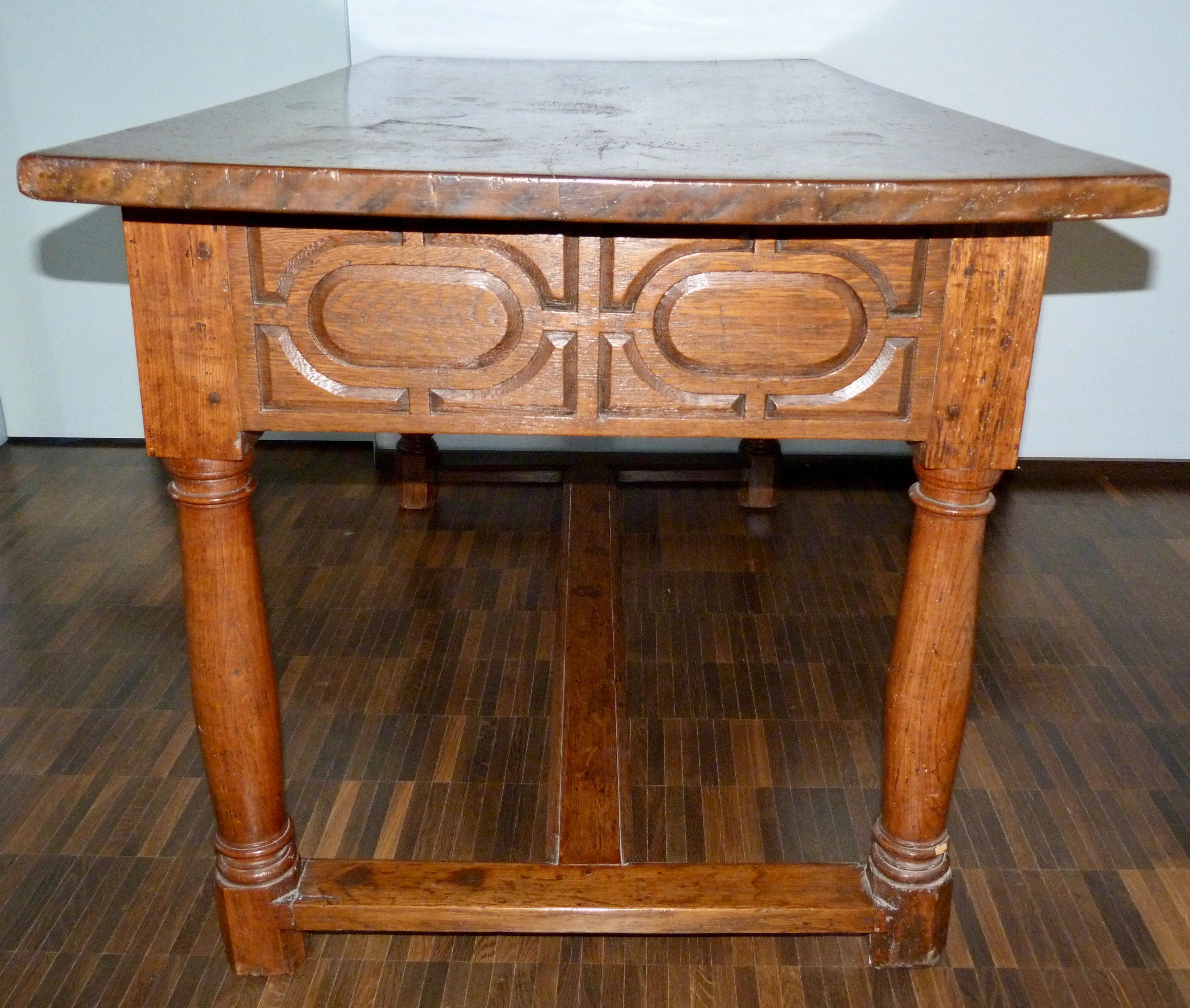 Spanish Baroque Walnut Desk Table, Late 17th Century For Sale 10
